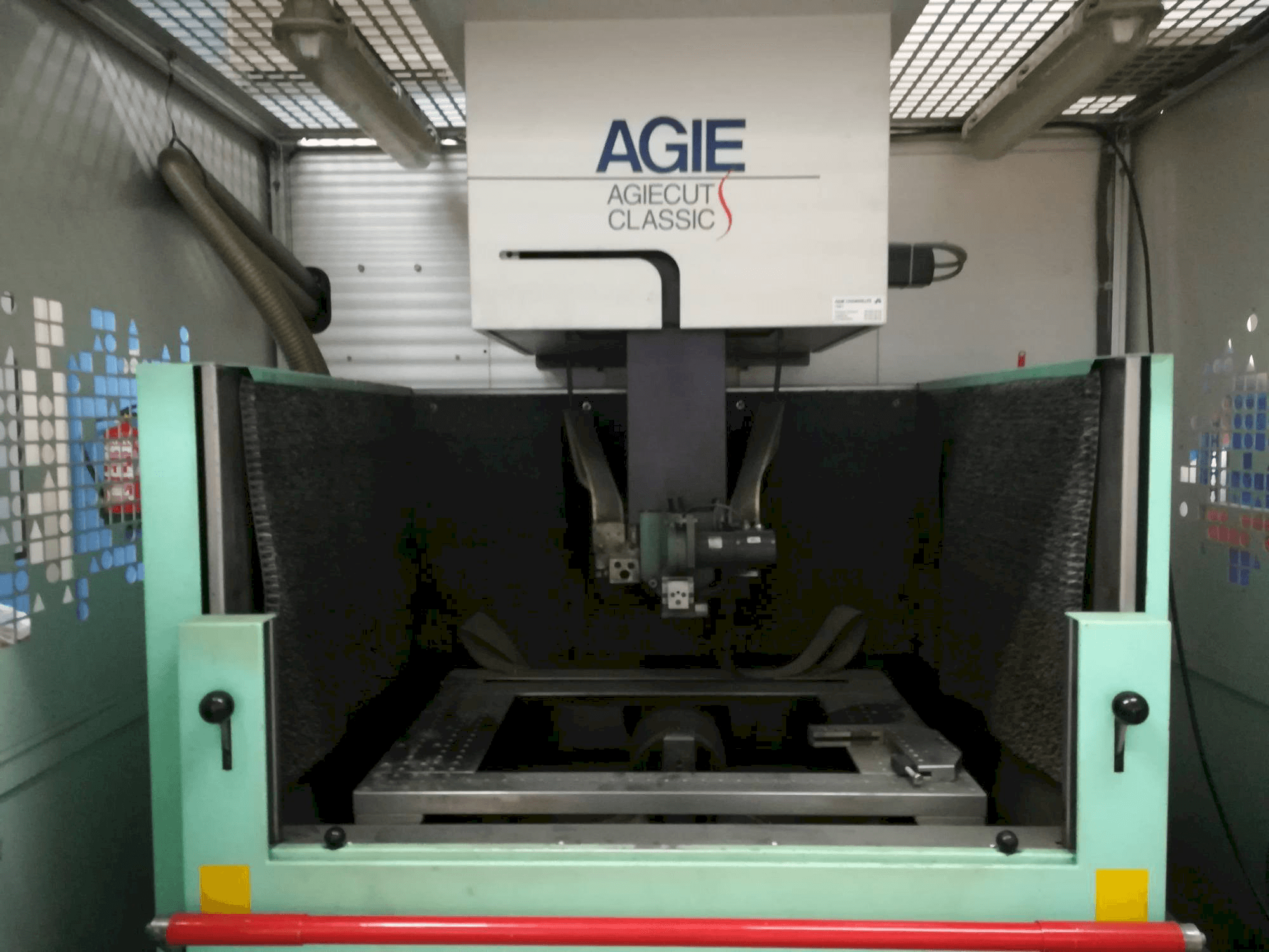 Vista Frontal da AGIE Agiecut Classic 3S máquina