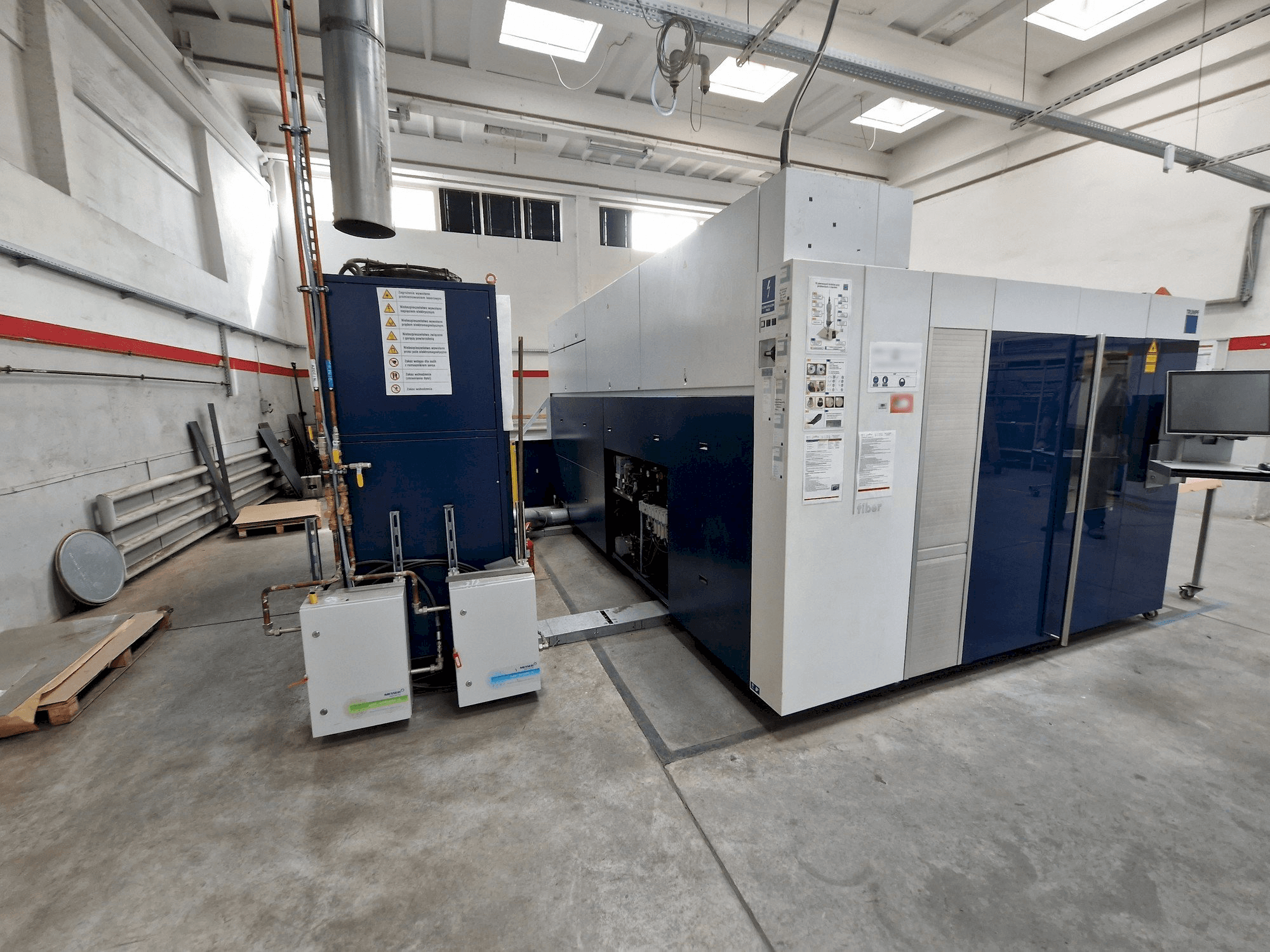 Vista Frontal da Trumpf TruLaser 3030 Fiber máquina