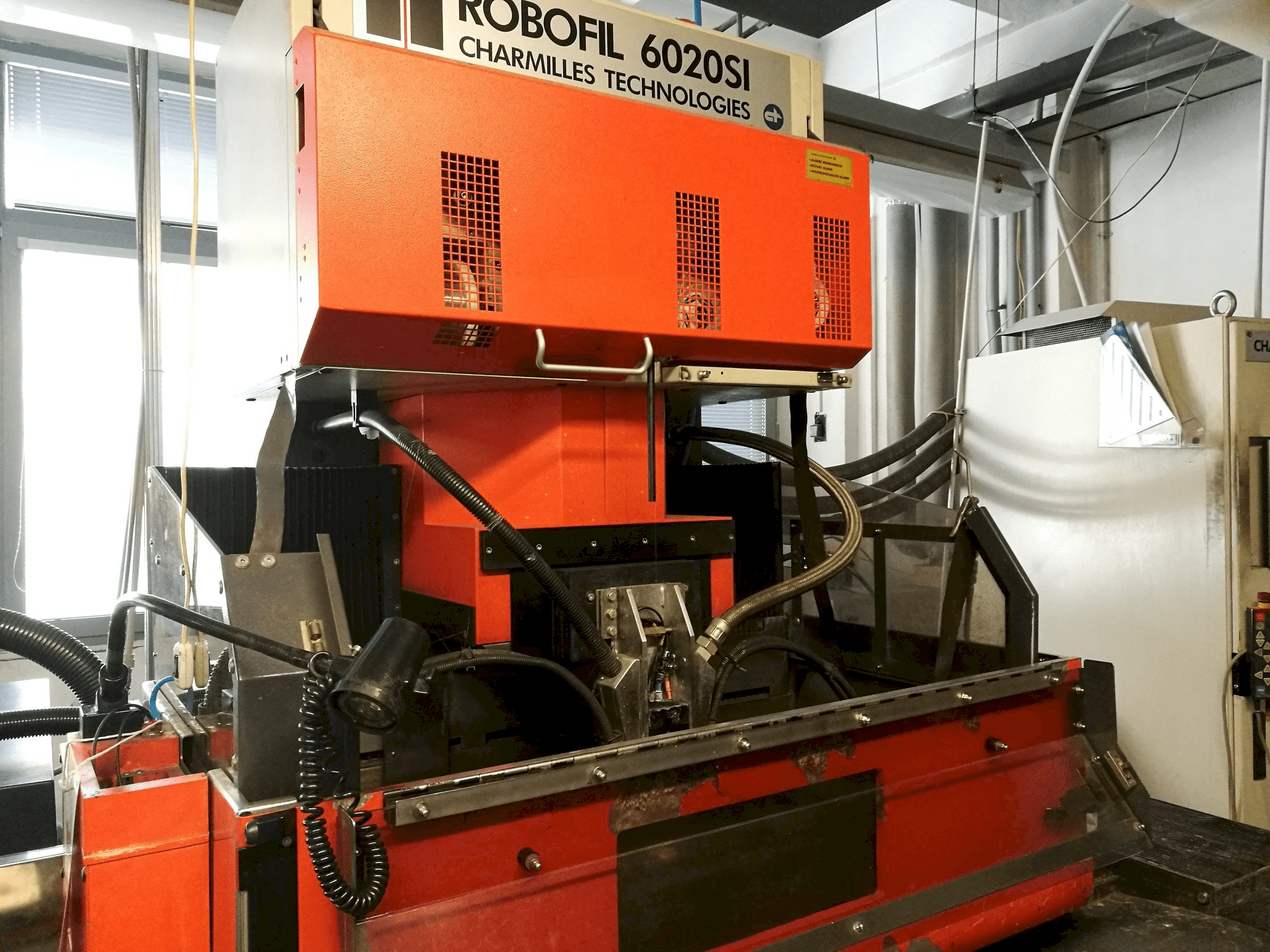 Vista Frontal da CHARMILLES Robofil 6020 SI máquina