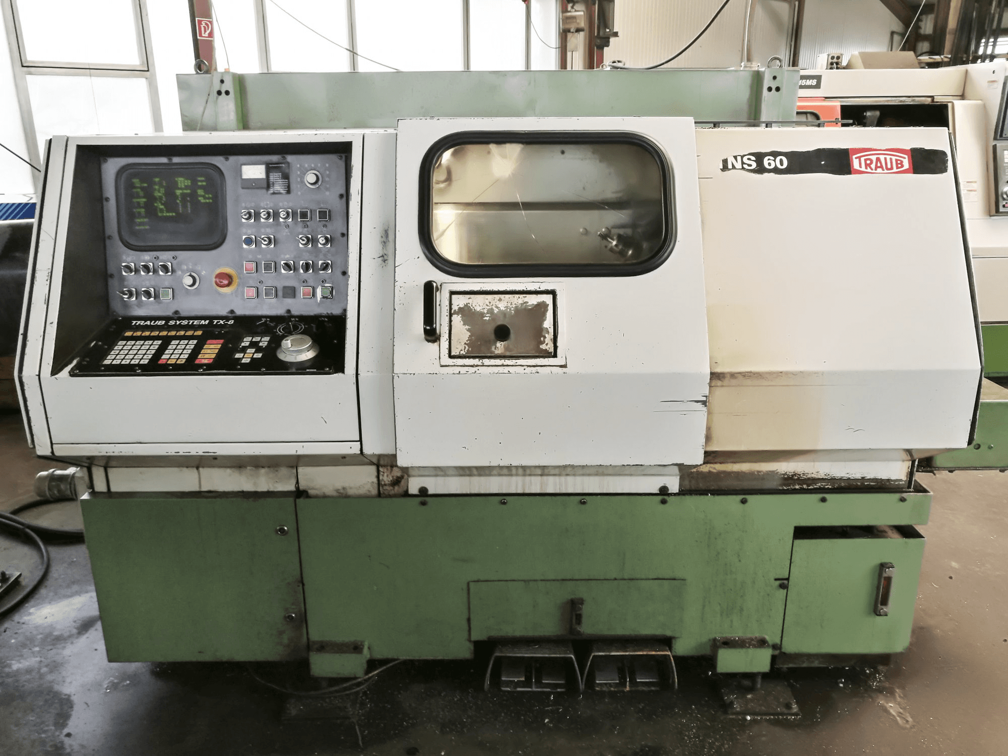 Vista Frontal da TRAUB TNS 60 máquina