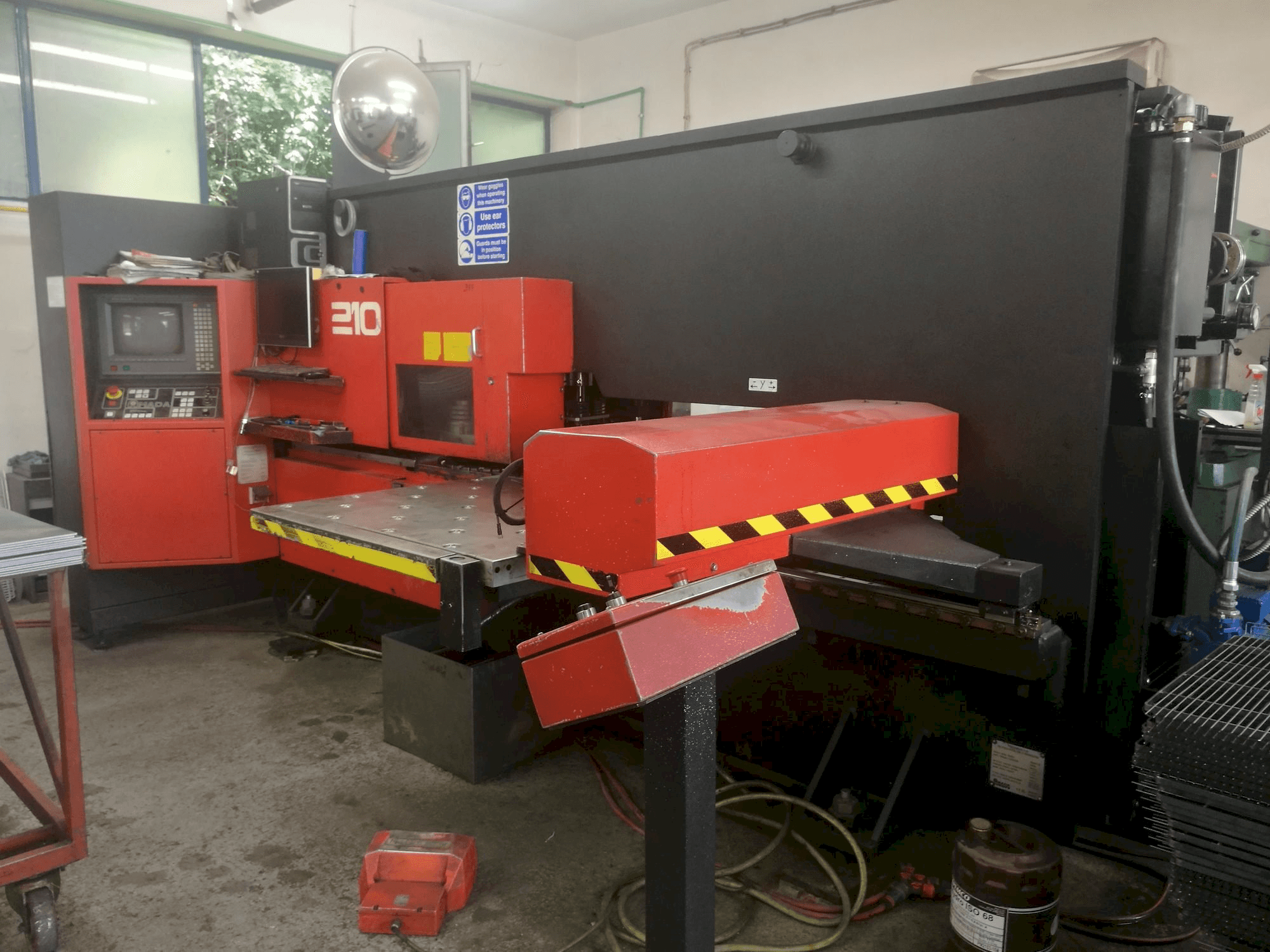 Vista Frontal da AMADA Arcade 210 máquina