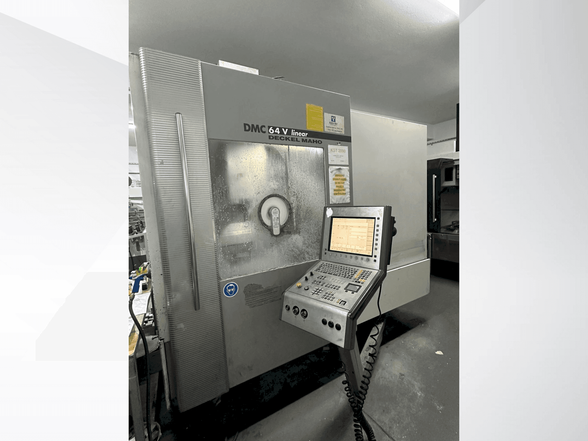 Vista Frontal da DECKEL MAHO 64 V Linear máquina