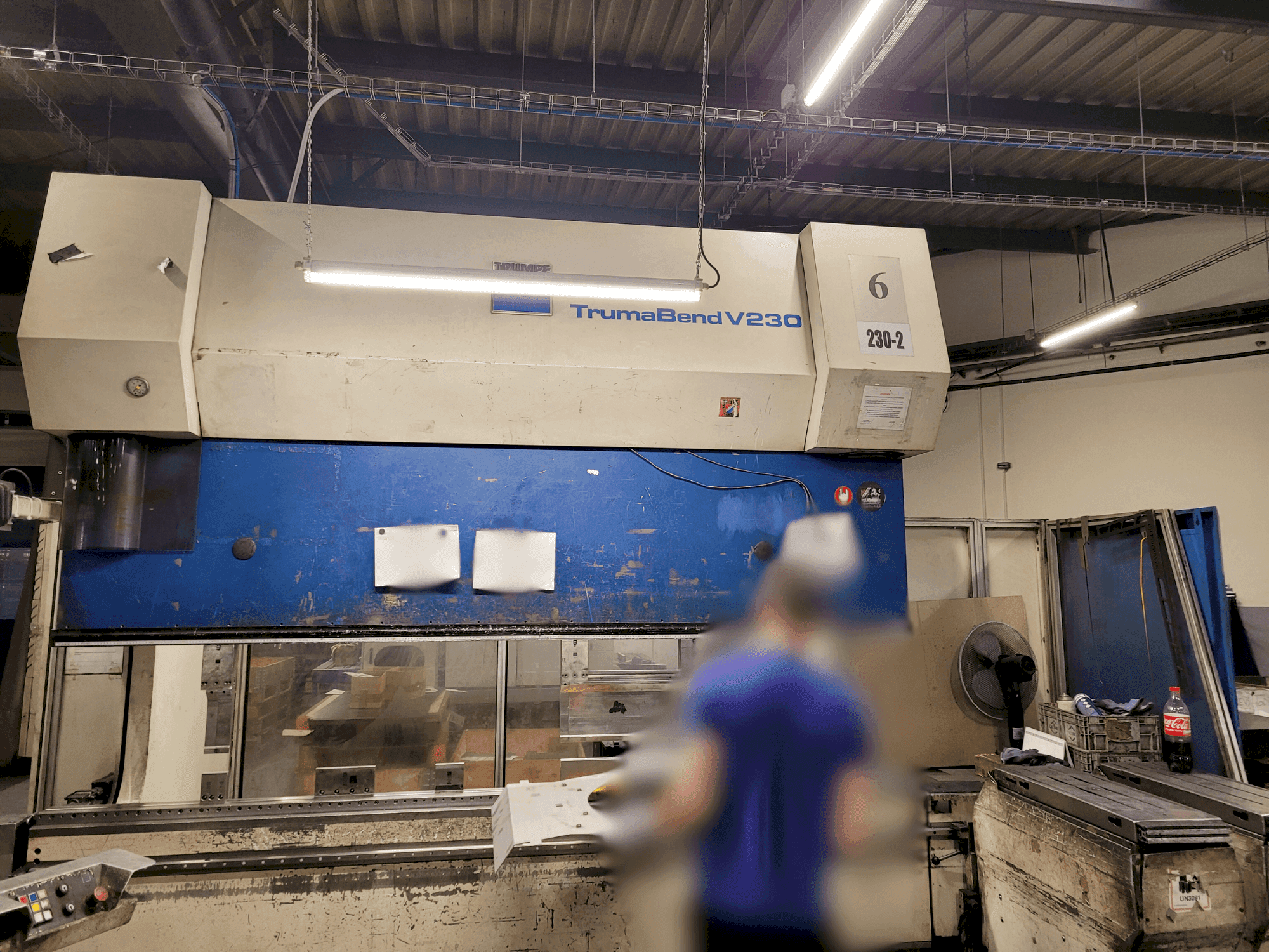 Vista Frontal da TRUMPF Trumabend V230 máquina
