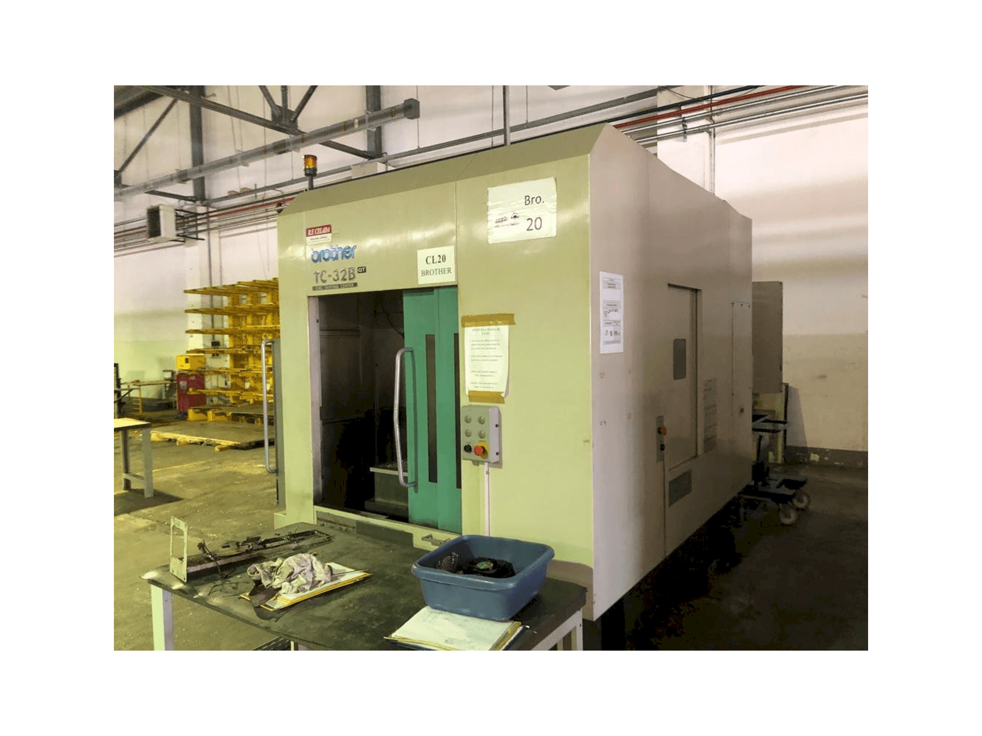 Vista Frontal da Brother TC 32B máquina