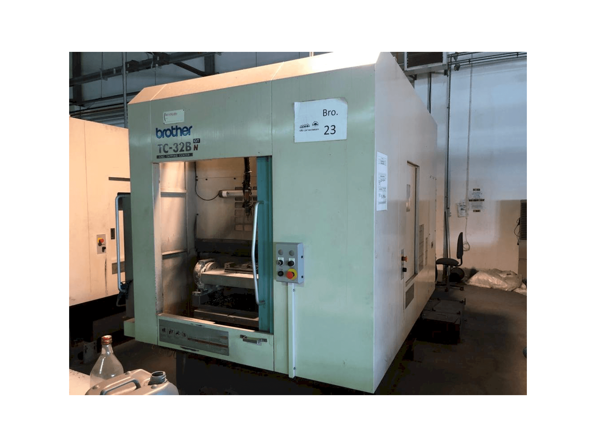 Vista Frontal da Brother TC 32B máquina