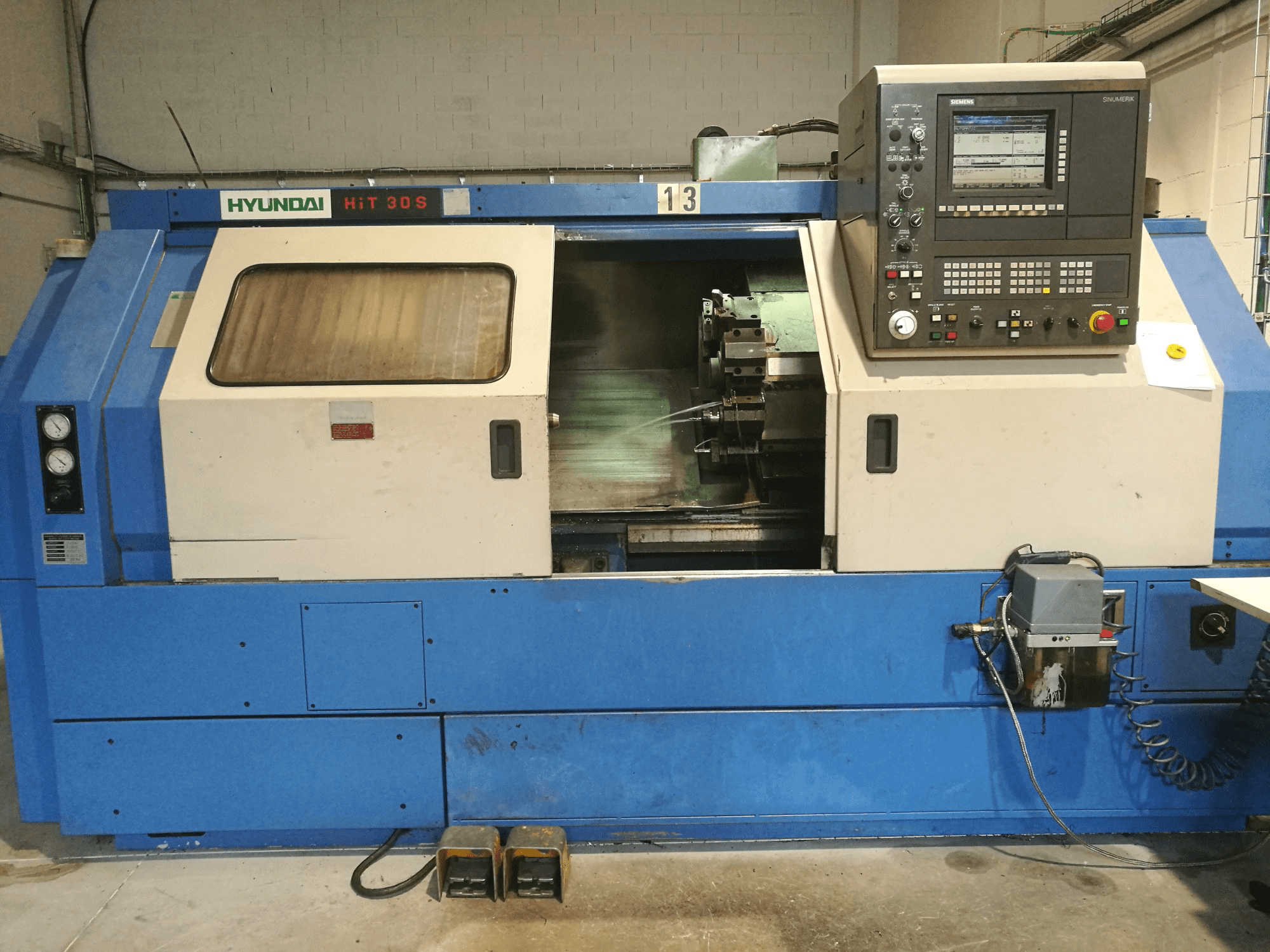 Vista Frontal da Hyundai Kia HiT-30S máquina