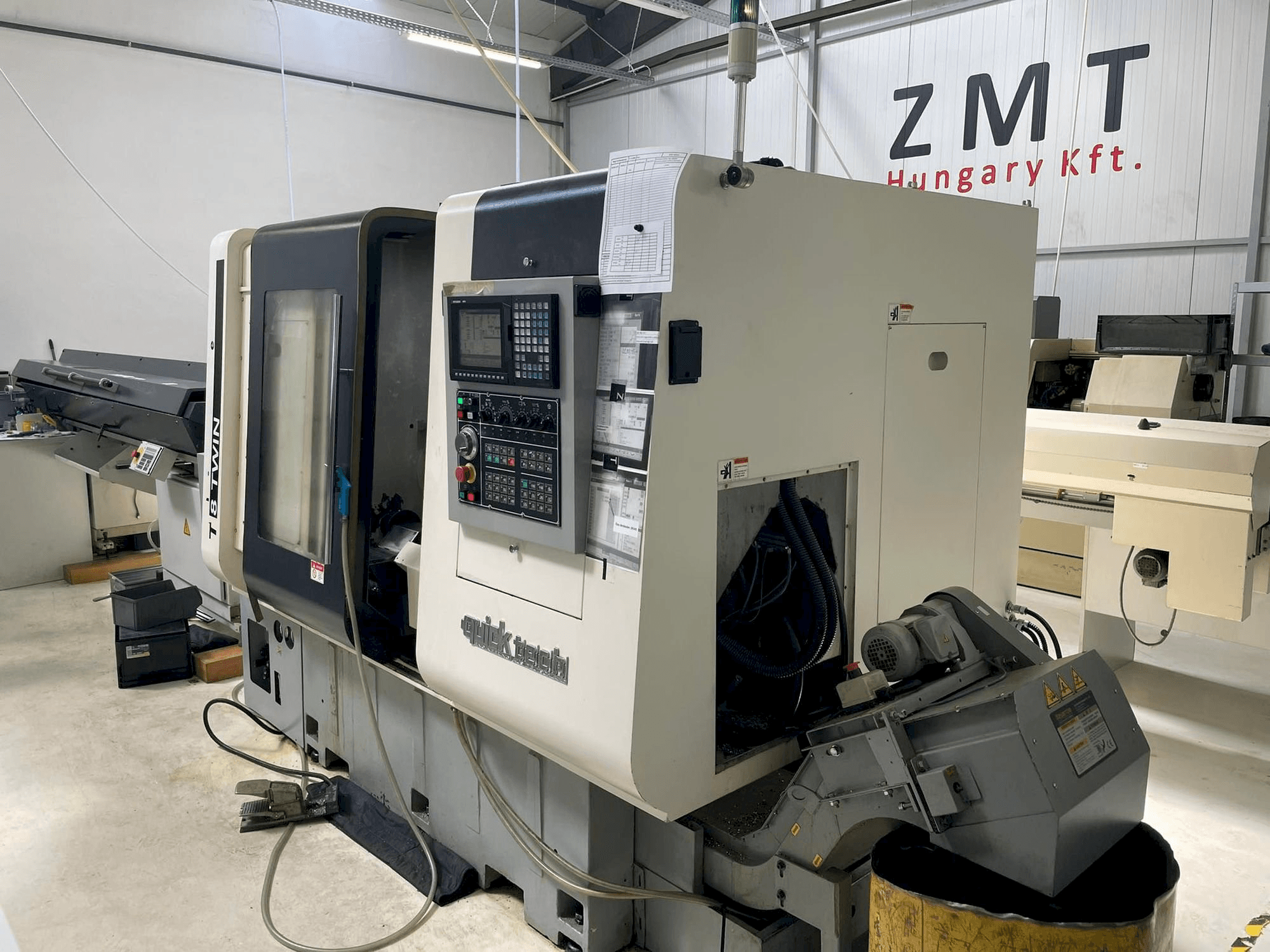 Vista Frontal da Quick-Tech T8 Twin máquina