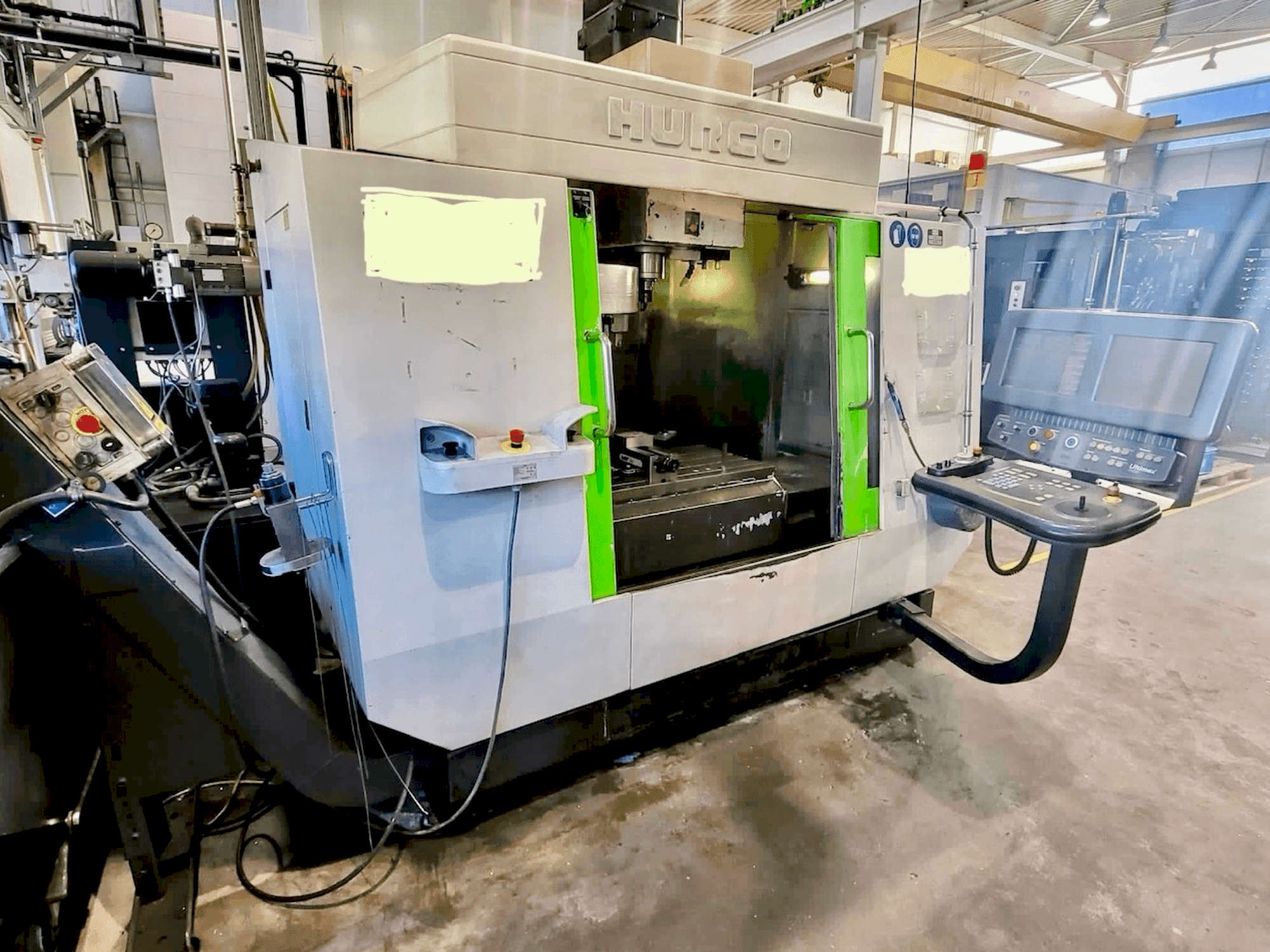 Vista Frontal da Hurco BCM4020 máquina