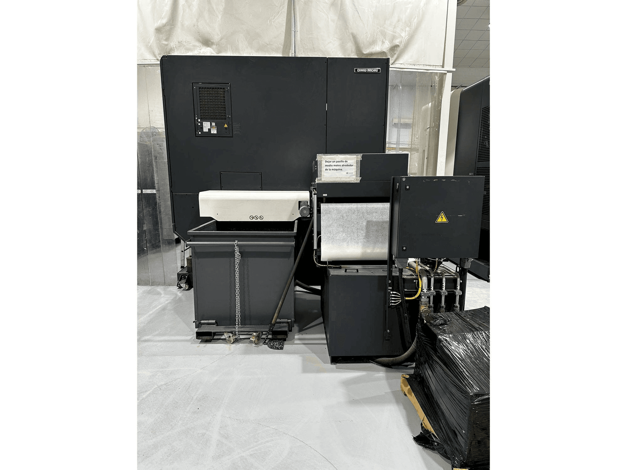 Vista Traseira da DMG MORI DMU 95 monoBLOCK máquina