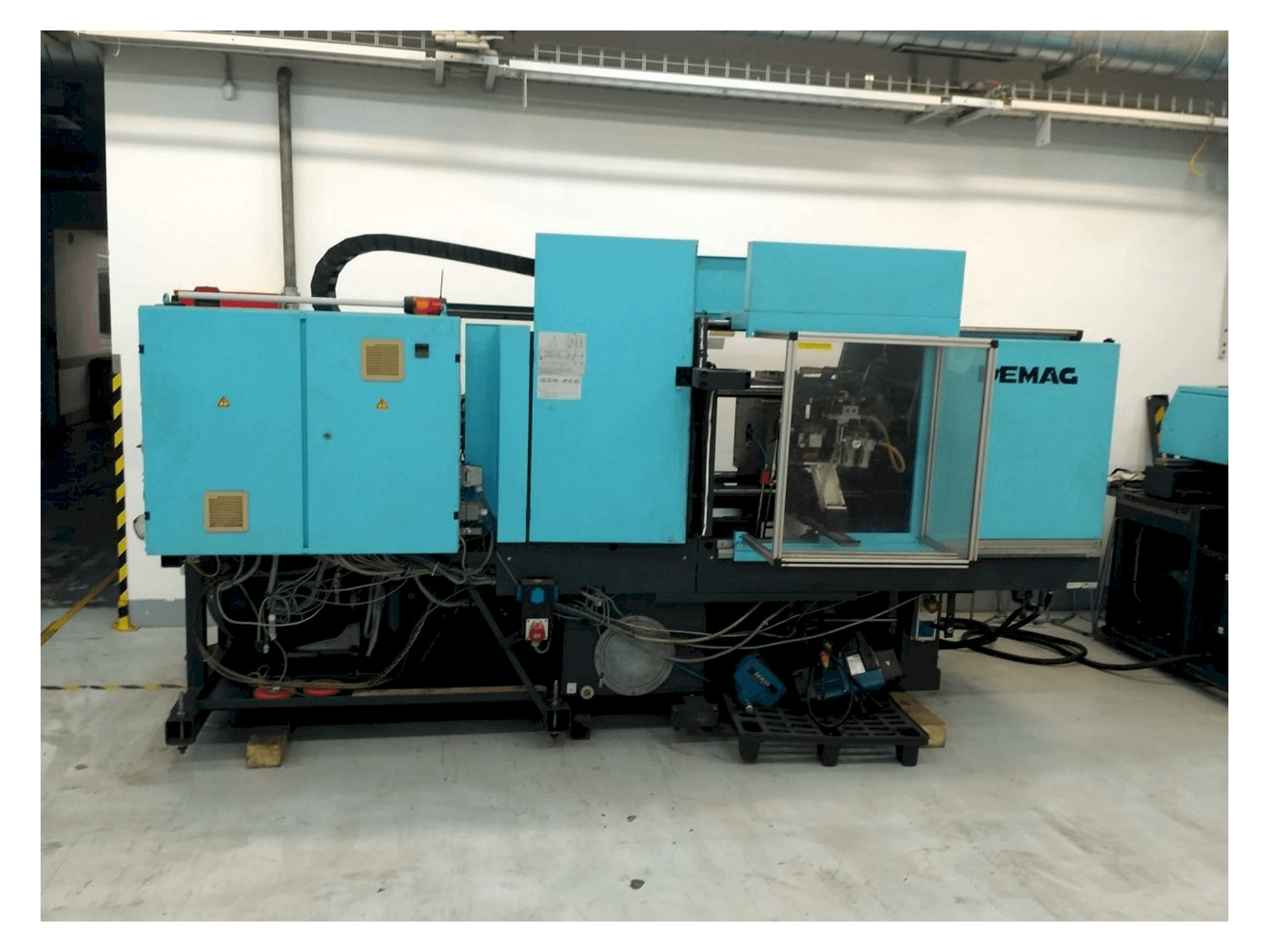 Vista Frontal da DEMAG Ergotech Concept 800-200 máquina