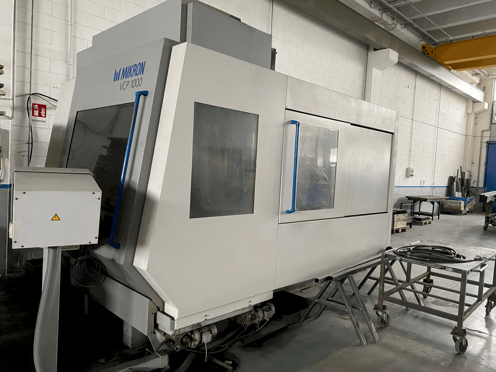Vista Frontal da MIKRON VCP 1000 máquina