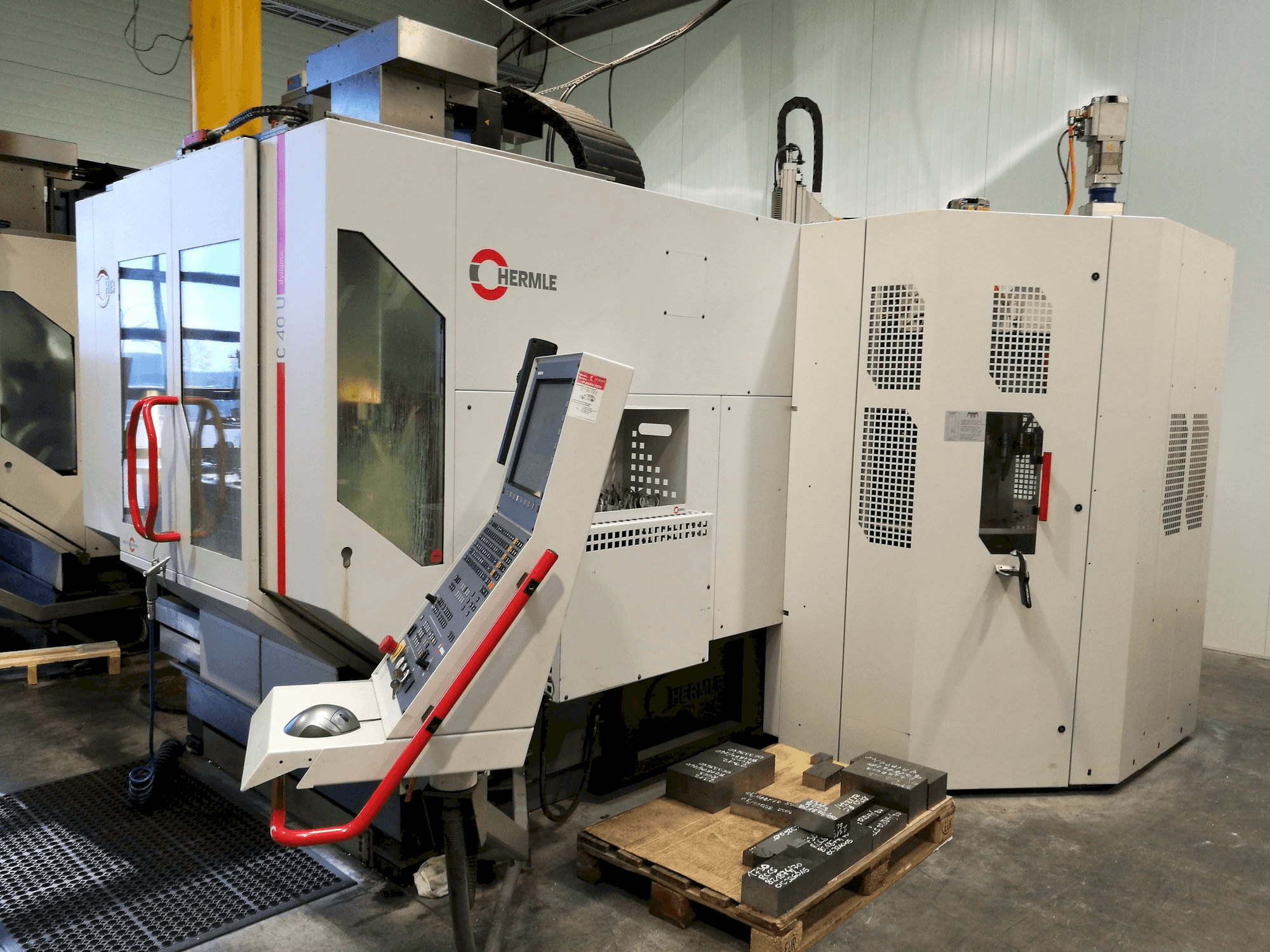 Vista Frontal da HERMLE C40U dynamic máquina