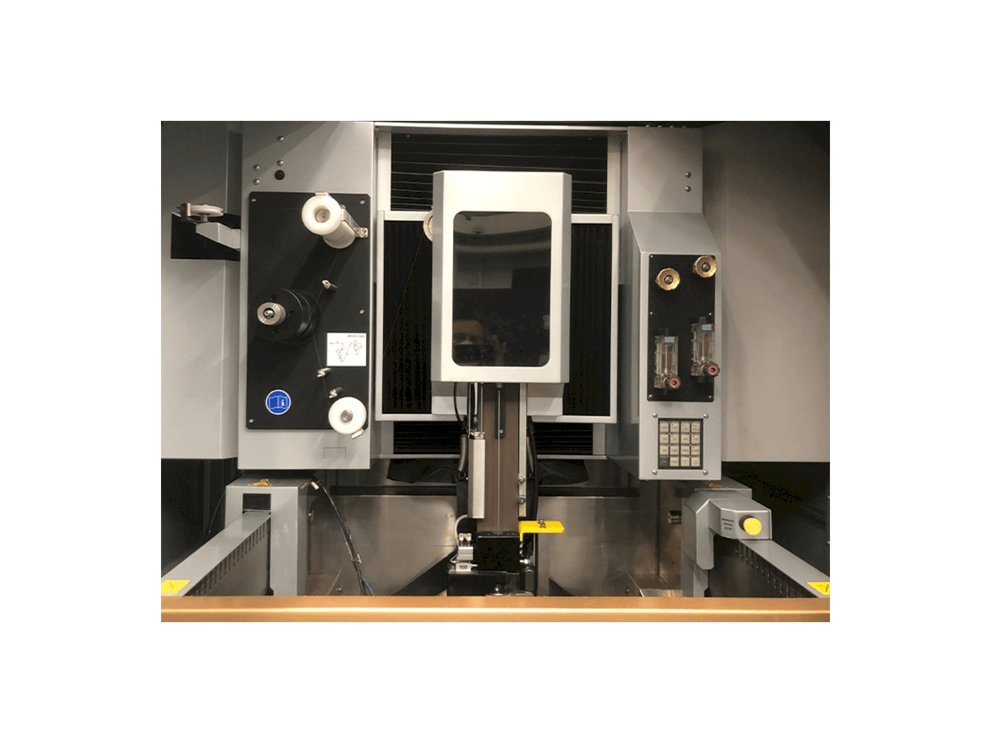 Vista Frontal da EROWA Robot Compact 80 máquina