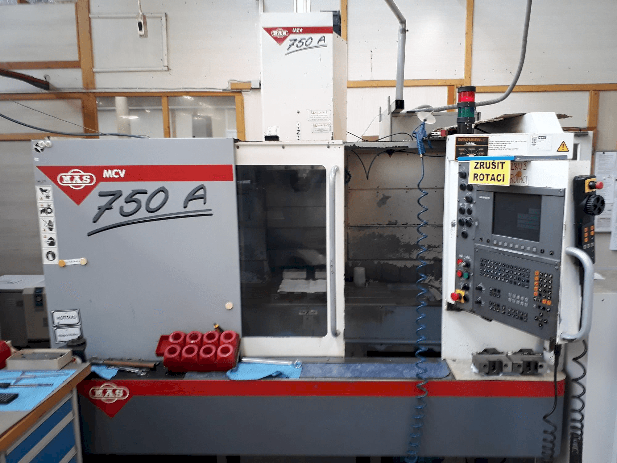 Vista Frontal da KOVOSVIT MAS MCV 750A máquina