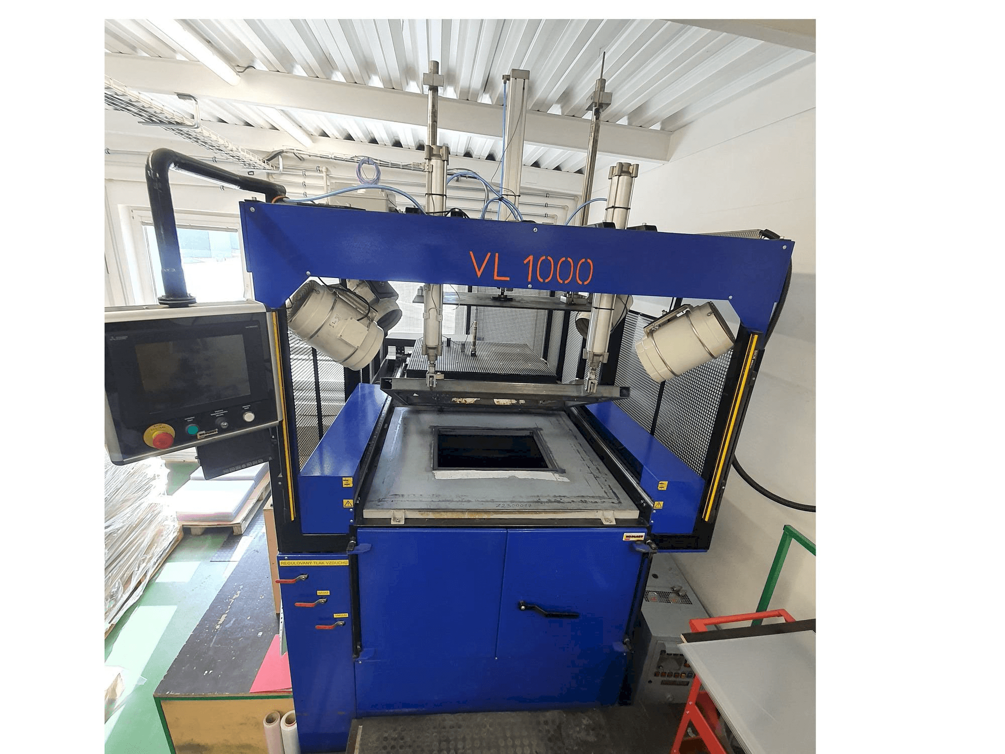 Vista Frontal da Koplast VL 1000 máquina