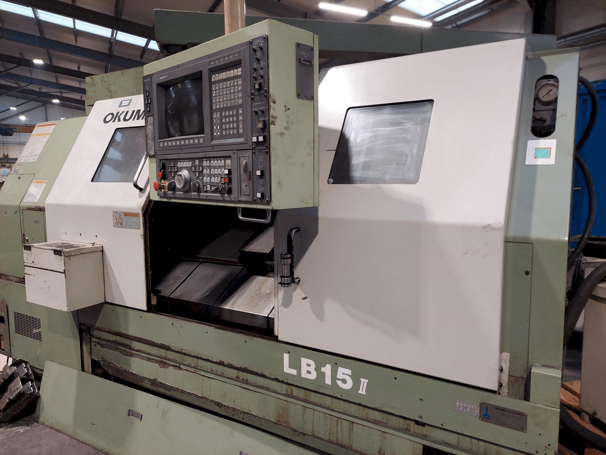 Vista Frontal da Okuma LB15 máquina