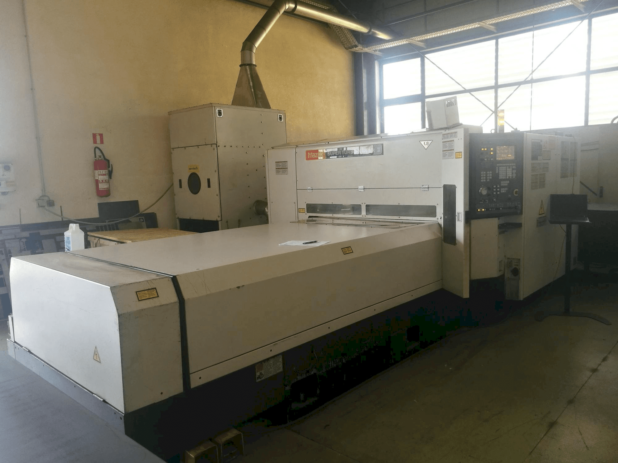 Vista Frontal da Mazak Super Turbo-X 48 Mk II máquina