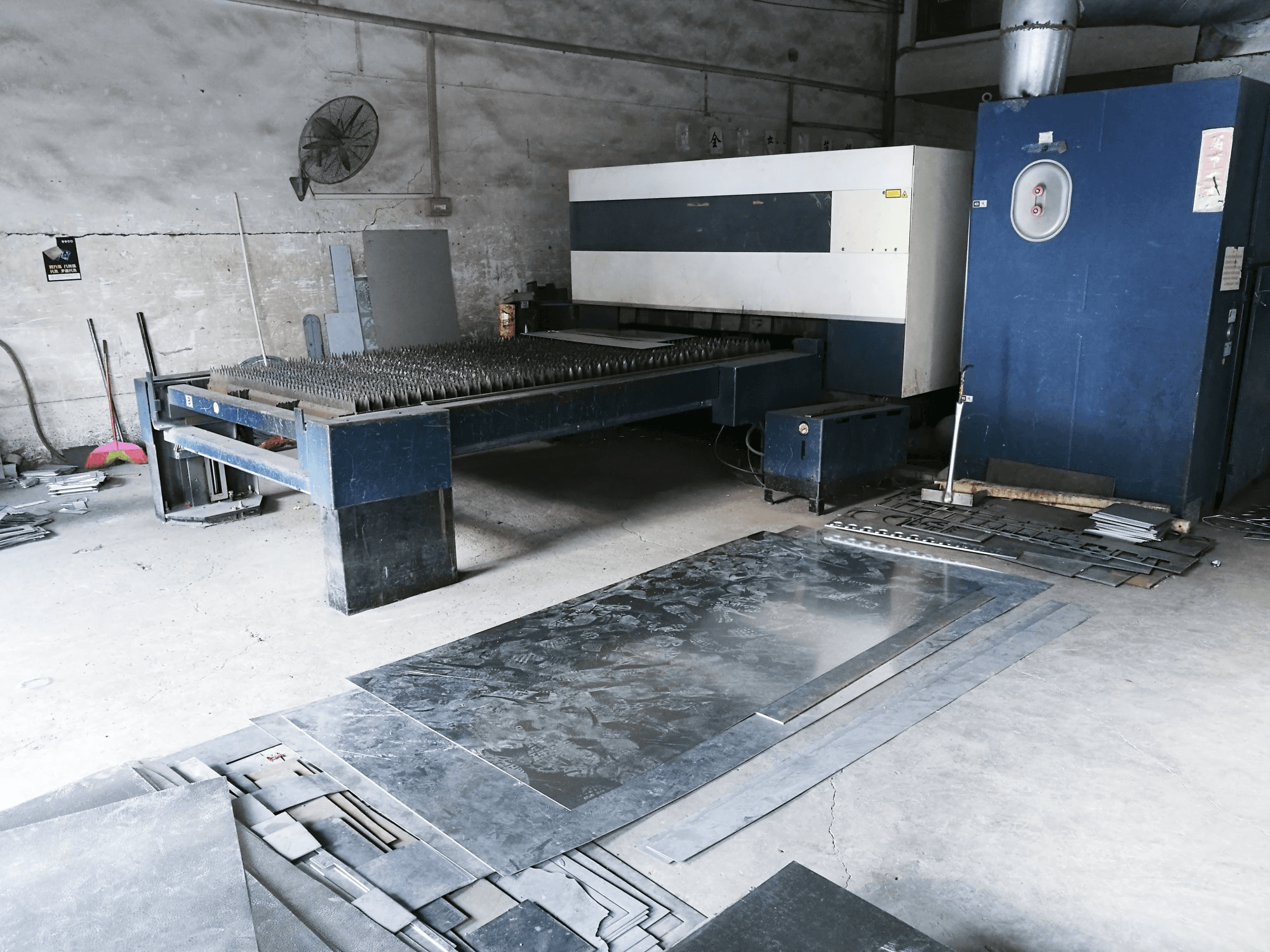 Vista Direita da Trumpf TruLaser L3030 máquina