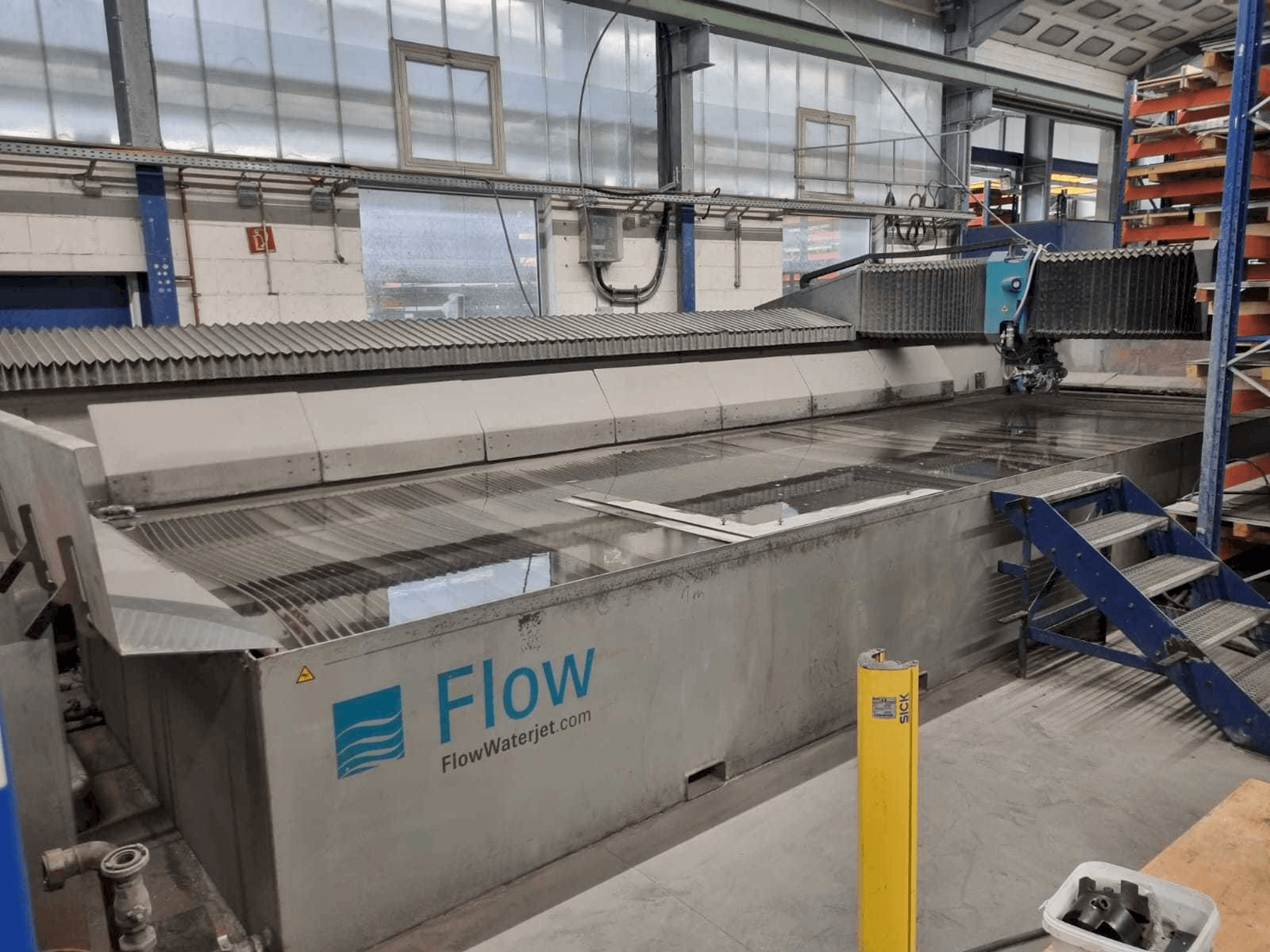 Vista Frontal da Flow ADS 24/ll máquina