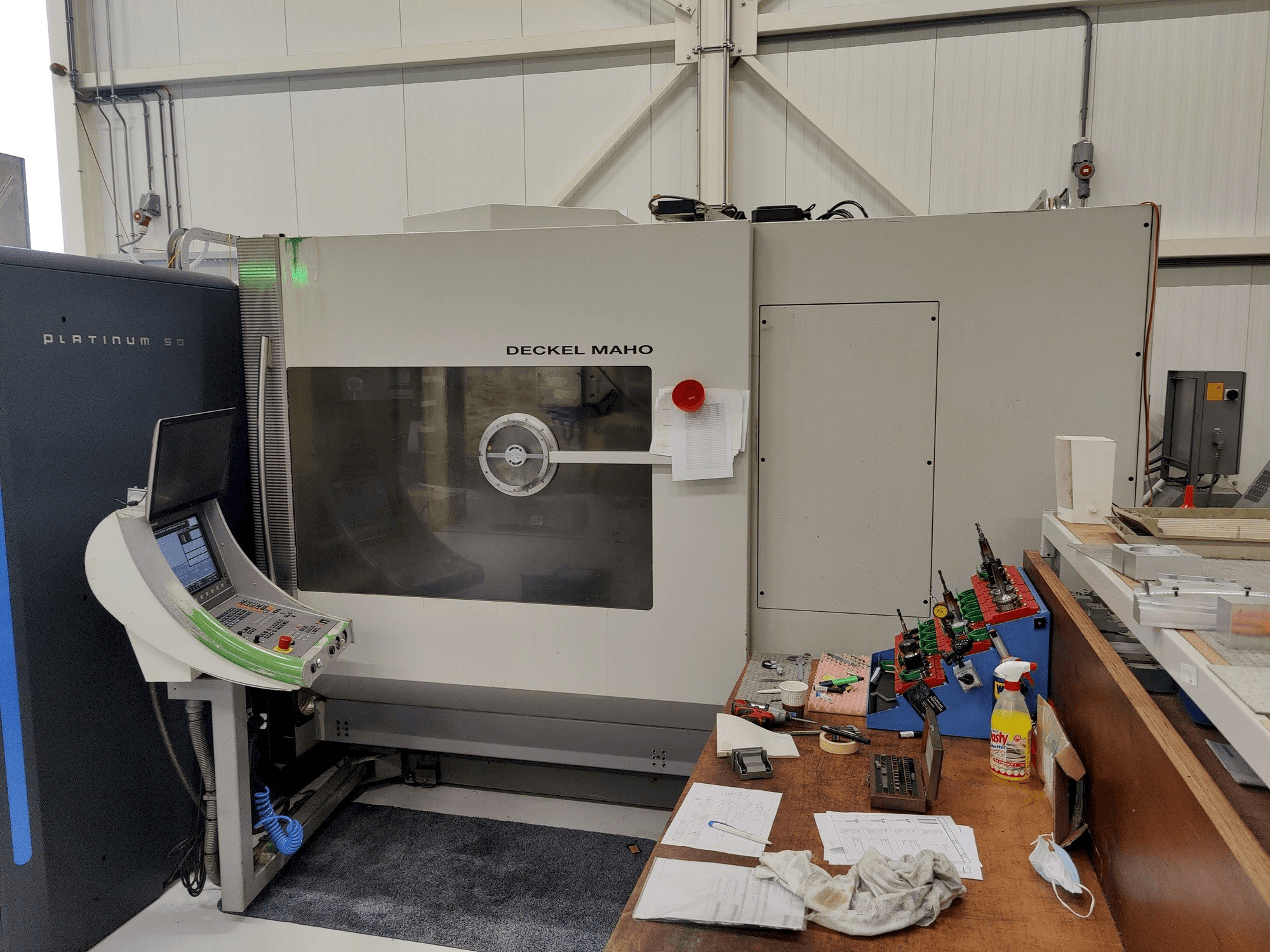 Vista Frontal da DMU 80P HD máquina