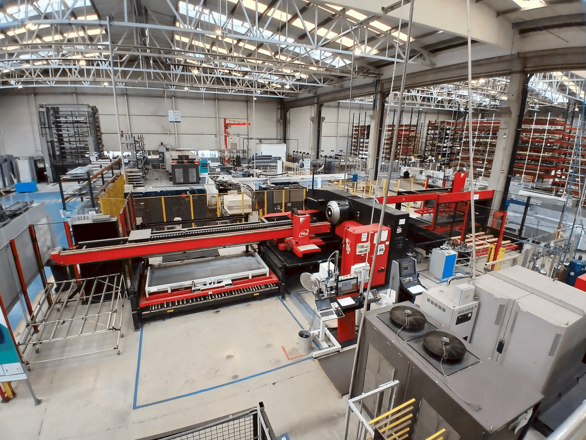 Vista Frontal da AMADA EMZ 3612 M2 máquina