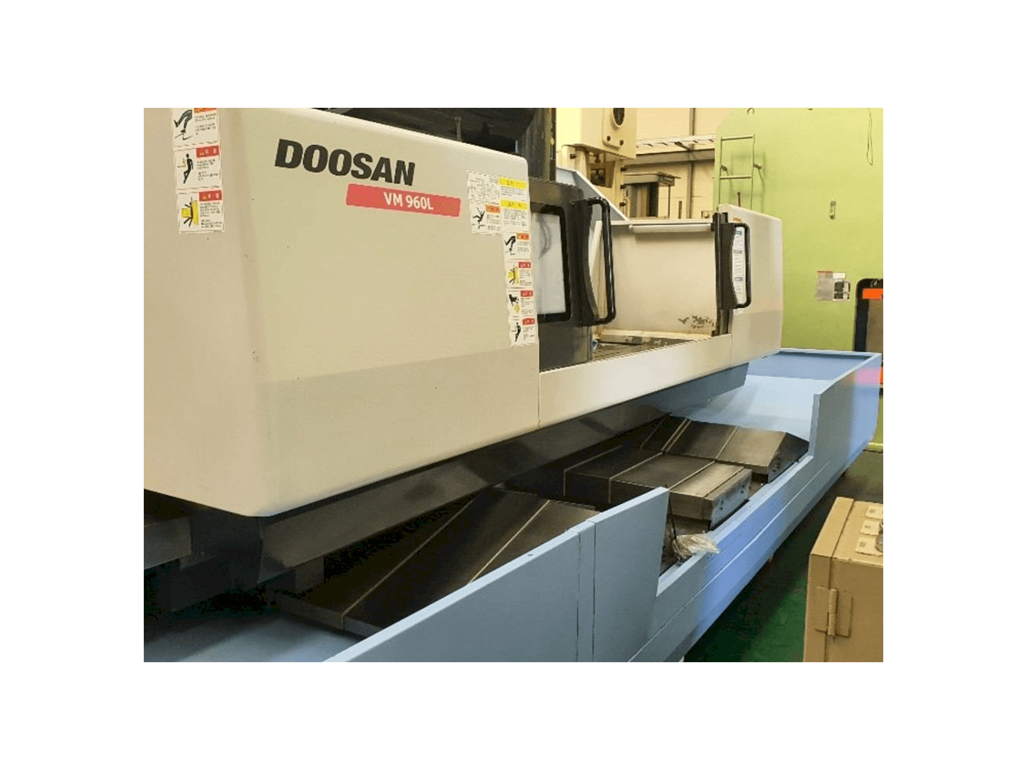 Vista Frontal da Doosan VM 960L máquina