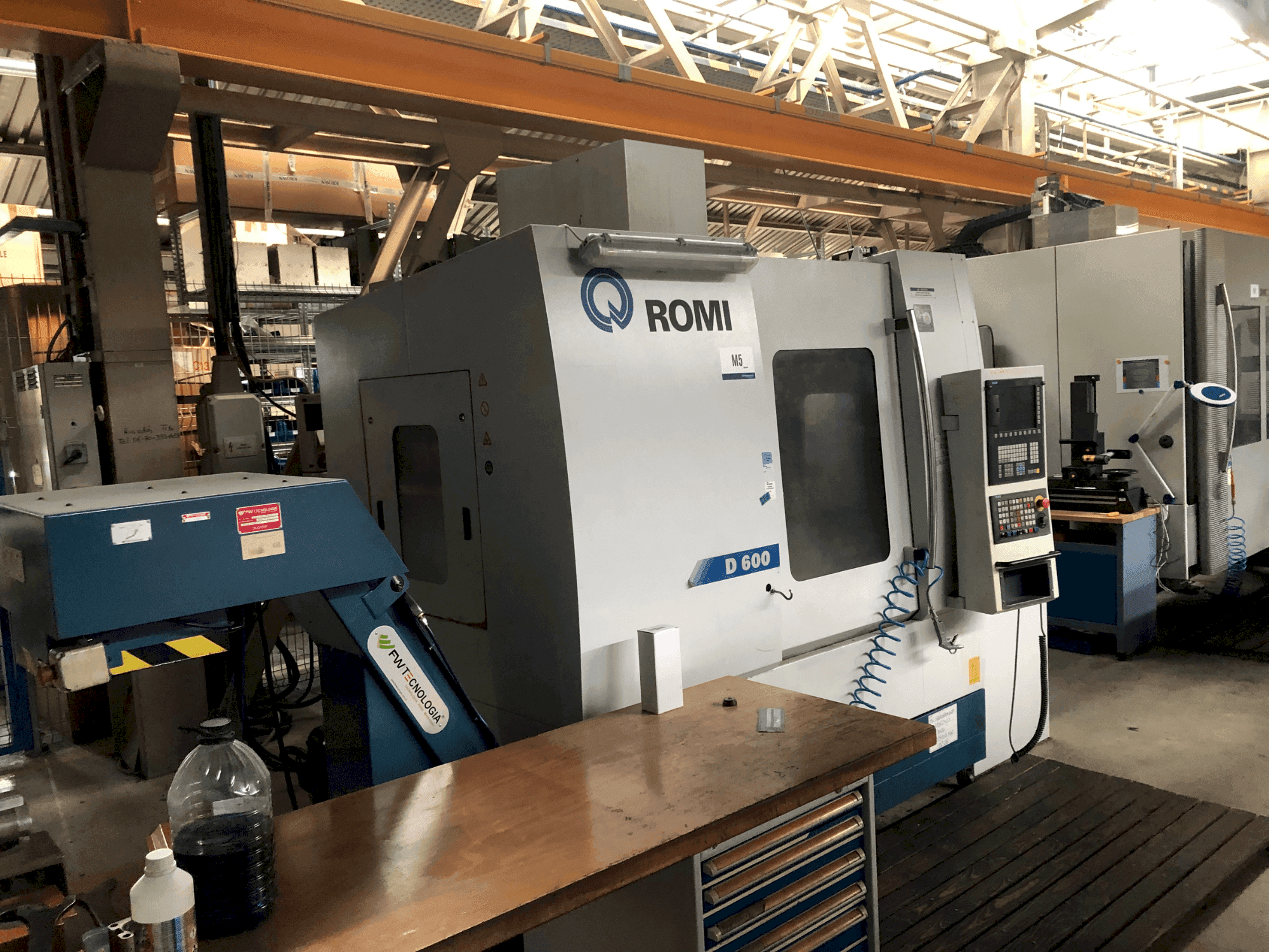 Vista Frontal da Romi D600 máquina