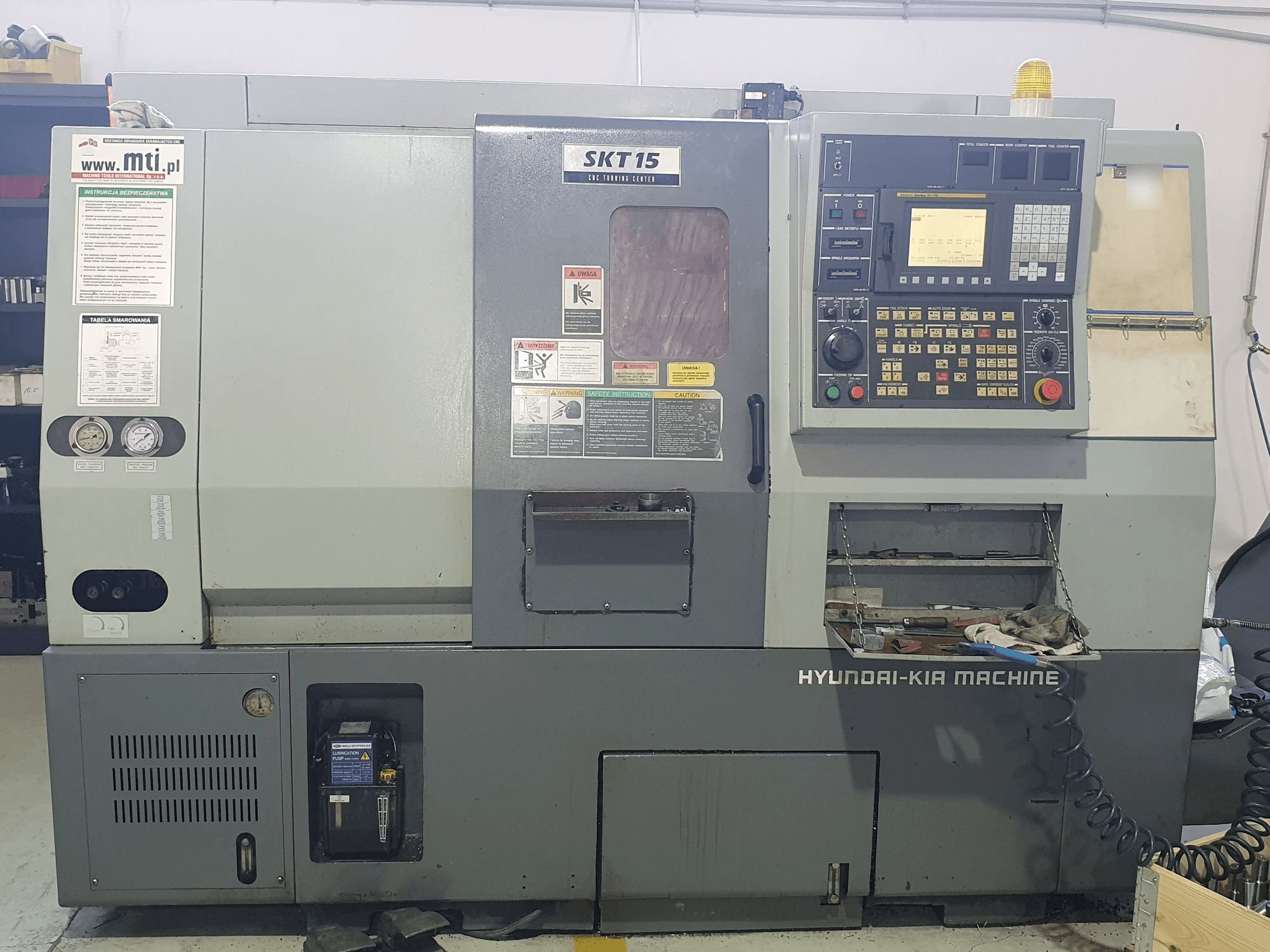 Vista Frontal da Hyundai Kia SKT15 máquina