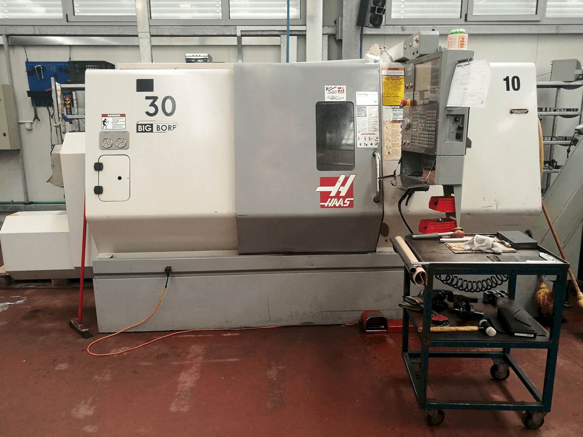 Vista Frontal da HAAS SL-30THBE máquina