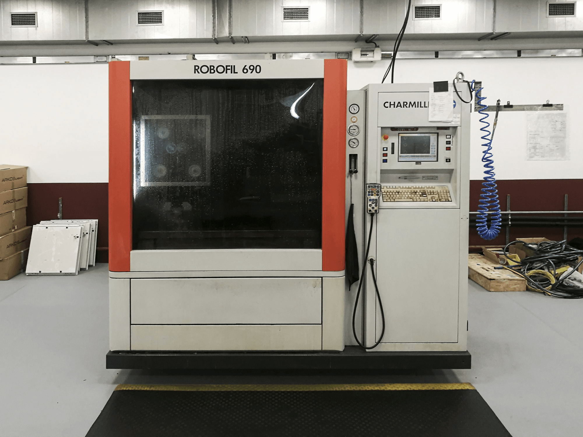 Vista Frontal da CHARMILLES ROBOFIL 690 máquina