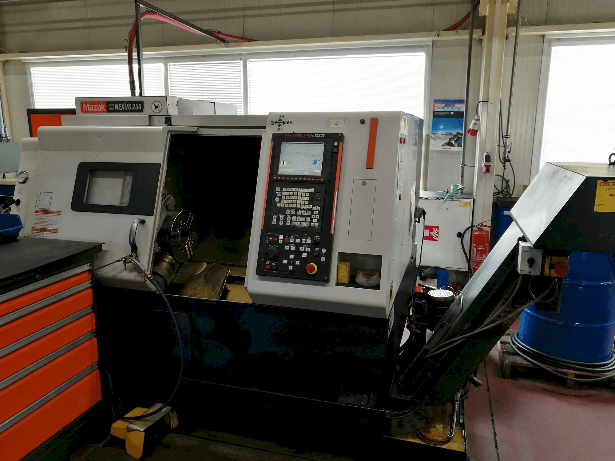 Vista Frontal da Mazak Nexus 250 máquina