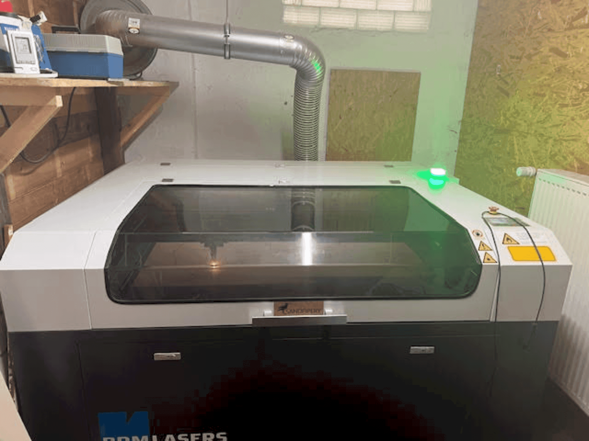 Vista Frontal da BRM Lasers 90130 - 100 Watt CO2 máquina