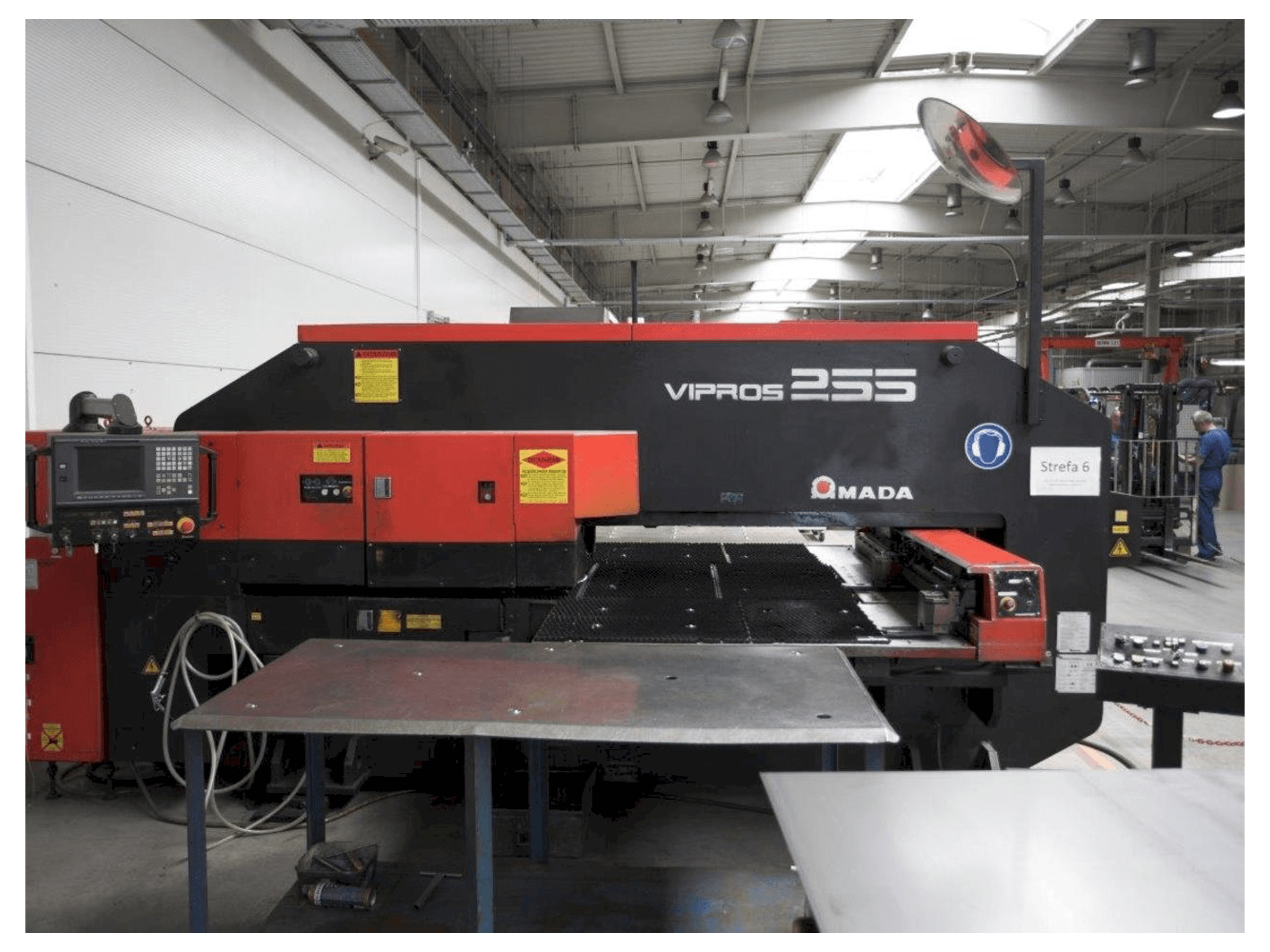Vista Frontal da AMADA Vipros 255 máquina