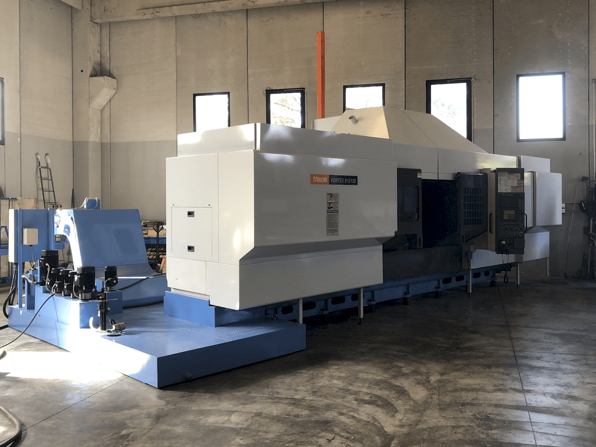 Vista Frontal da Mazak VORTEX 815/120 máquina