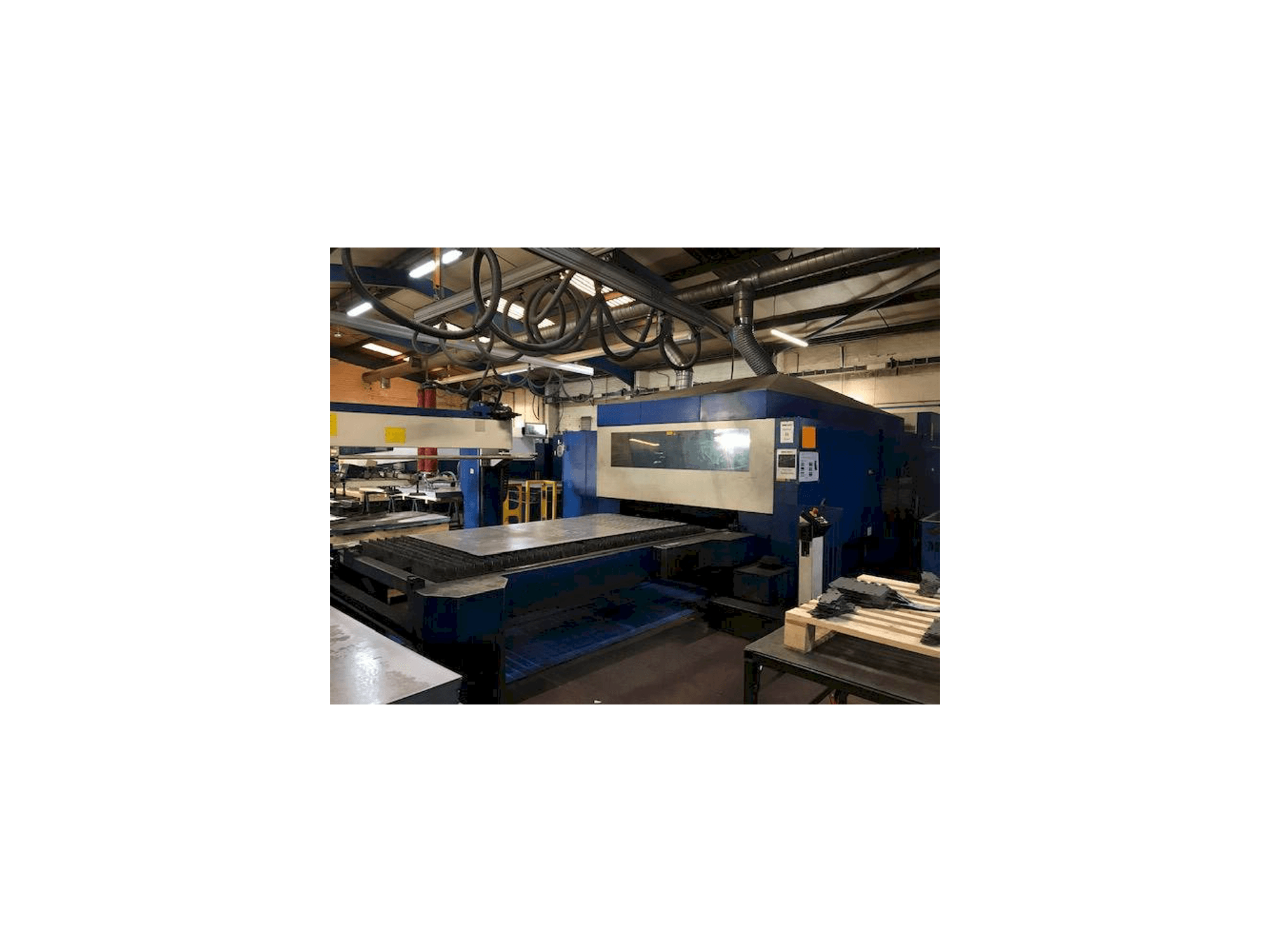 Vista Frontal da Trumpf Traumatic L 3050 máquina