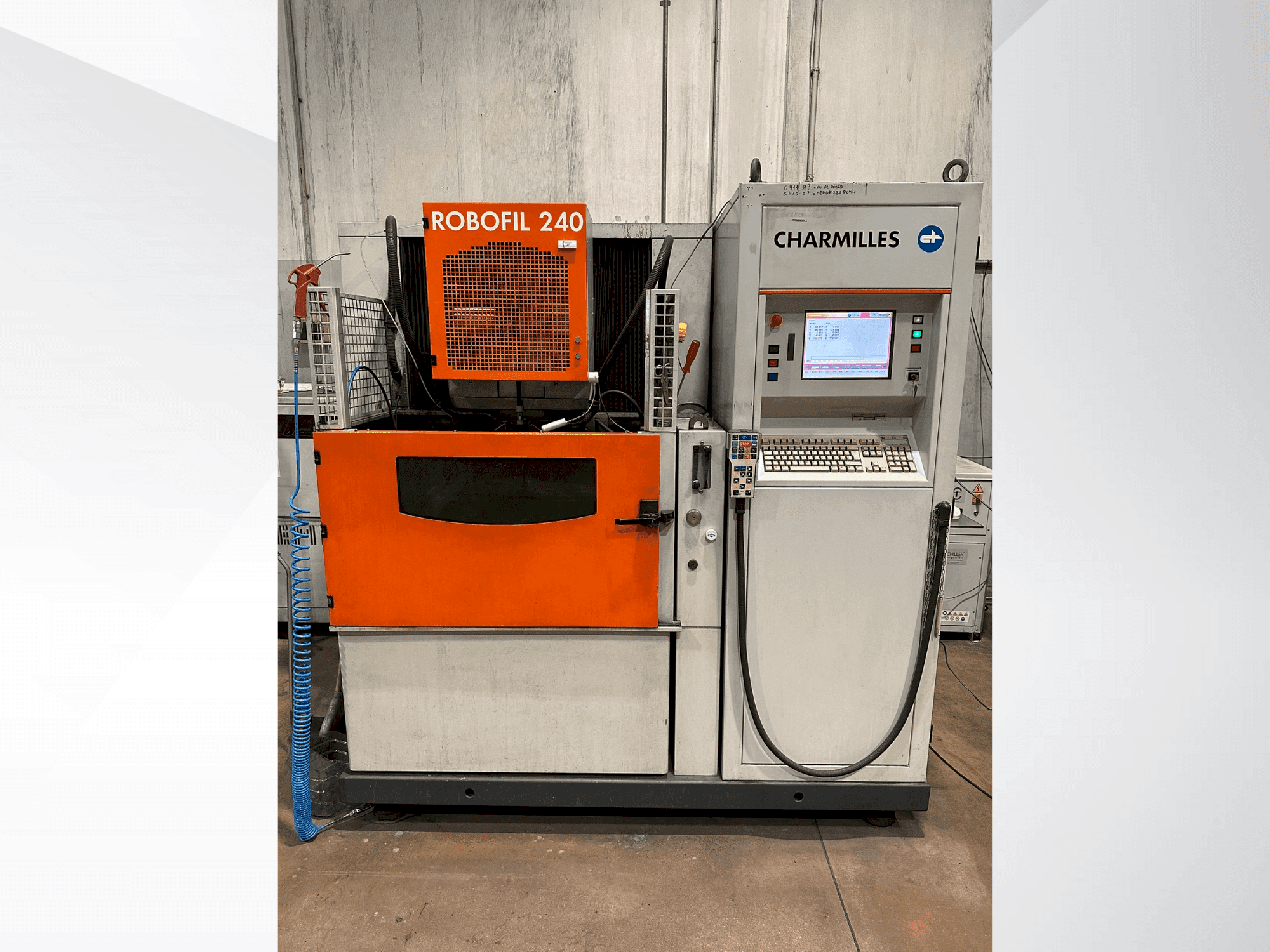 Vista Frontal da CHARMILLES Robofil 240 máquina