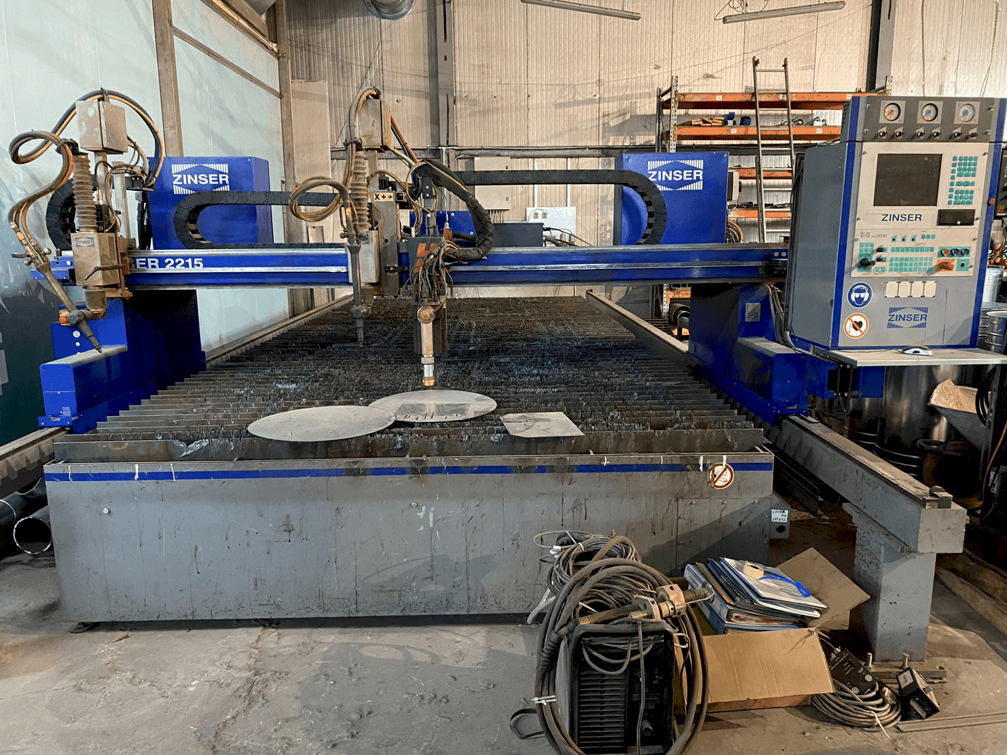 Vista Frontal da ZINSER 2215 máquina