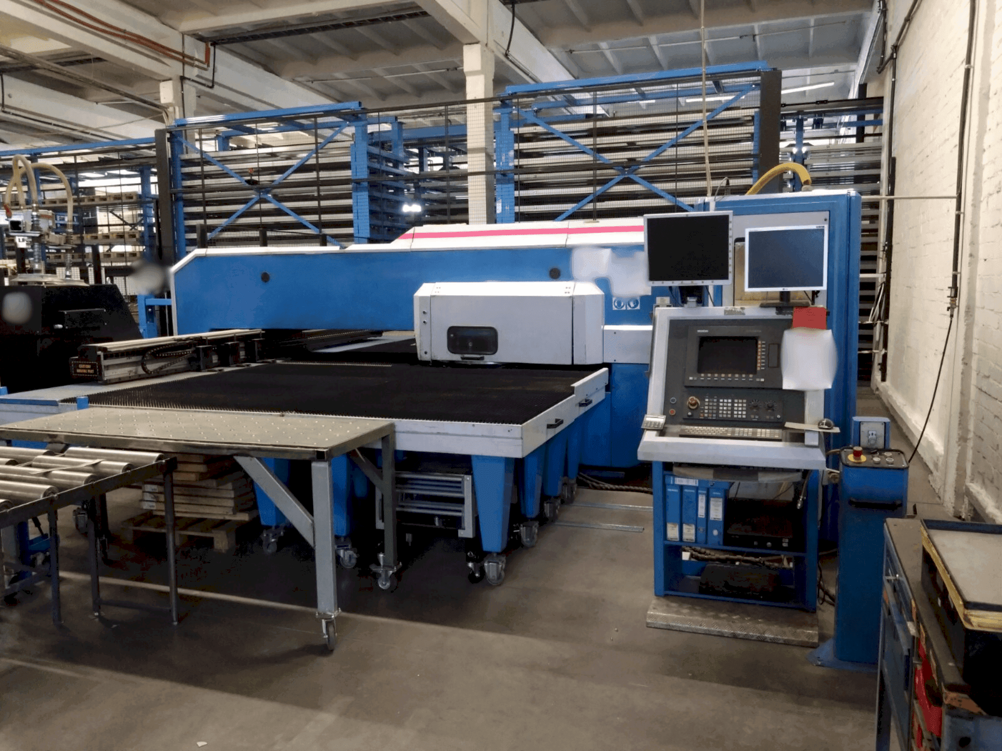 Vista Frontal da Finn-Power F6-25 5B máquina