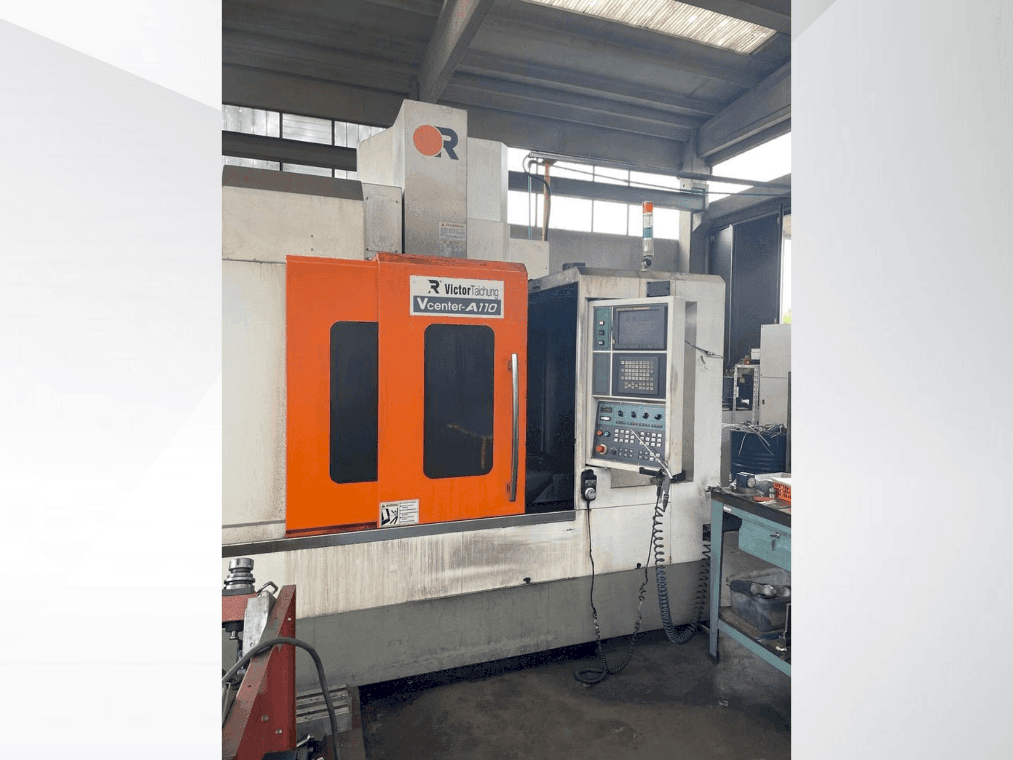 Vista Frontal da Victor Vcenter A-110 máquina