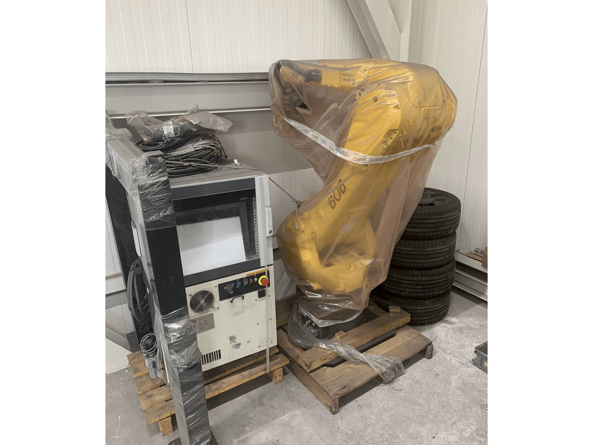 Vista Frontal da FANUC M-20iB máquina