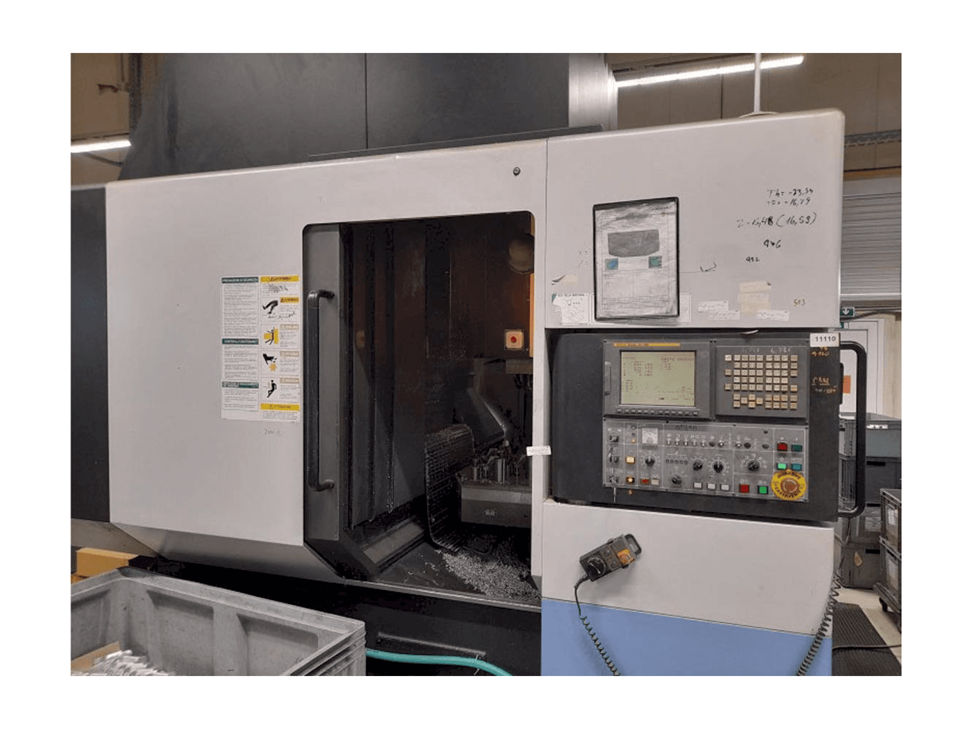 Vista Frontal da Doosan VC 500 máquina