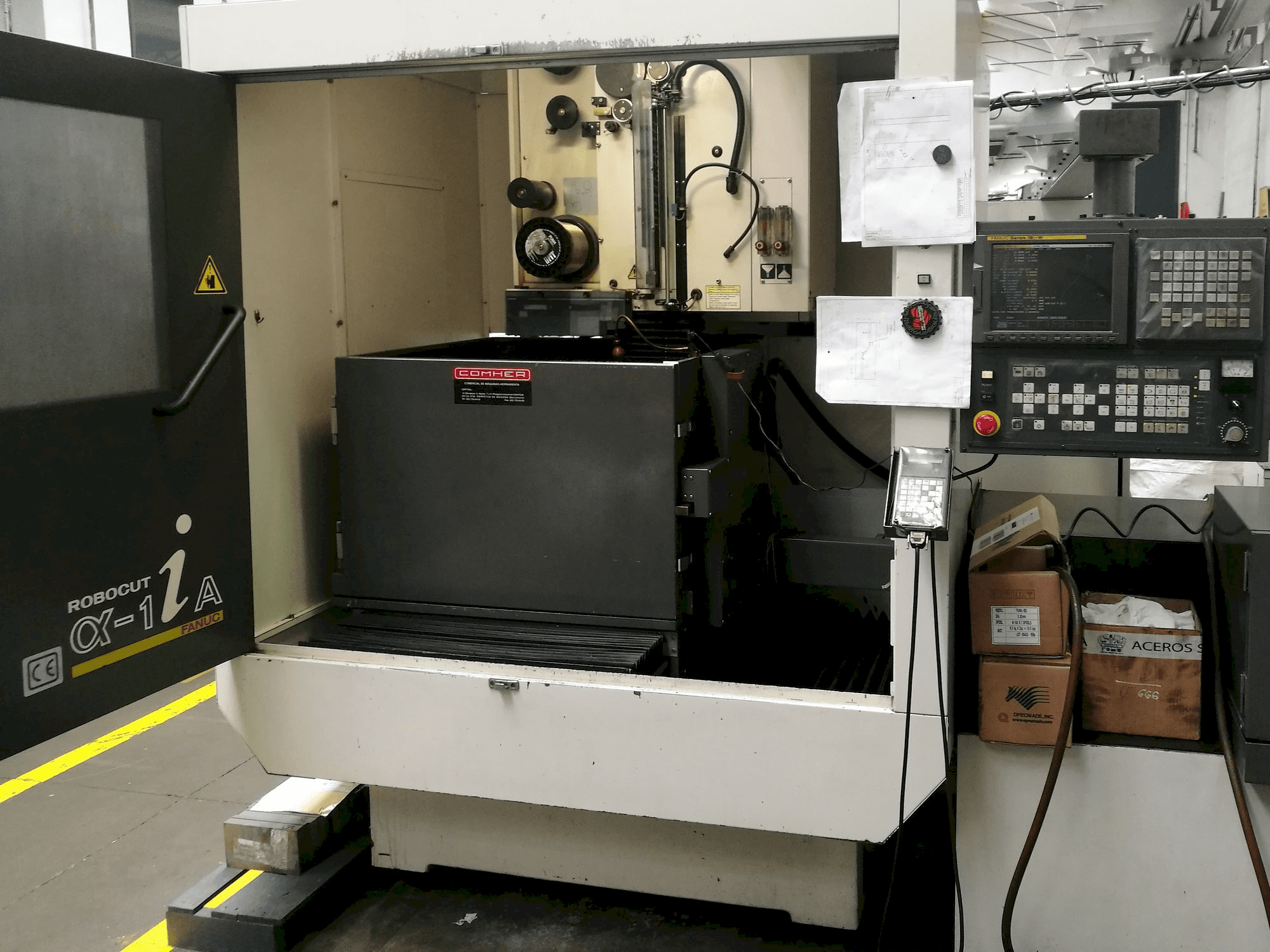 Vista Frontal da FANUC Robocut ALPHA -1iA máquina