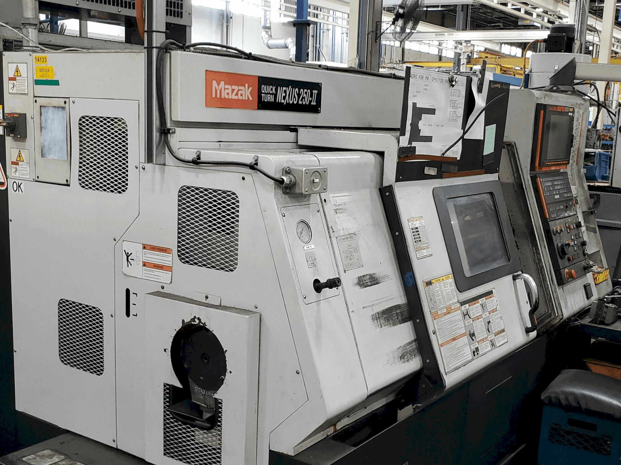 Vista Frontal da Mazak QTN 250-II máquina