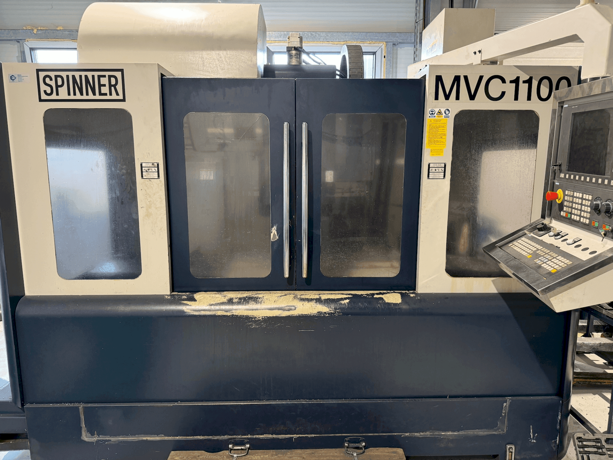 Vista Frontal da SPINNER SPINNER VMC 1100 máquina