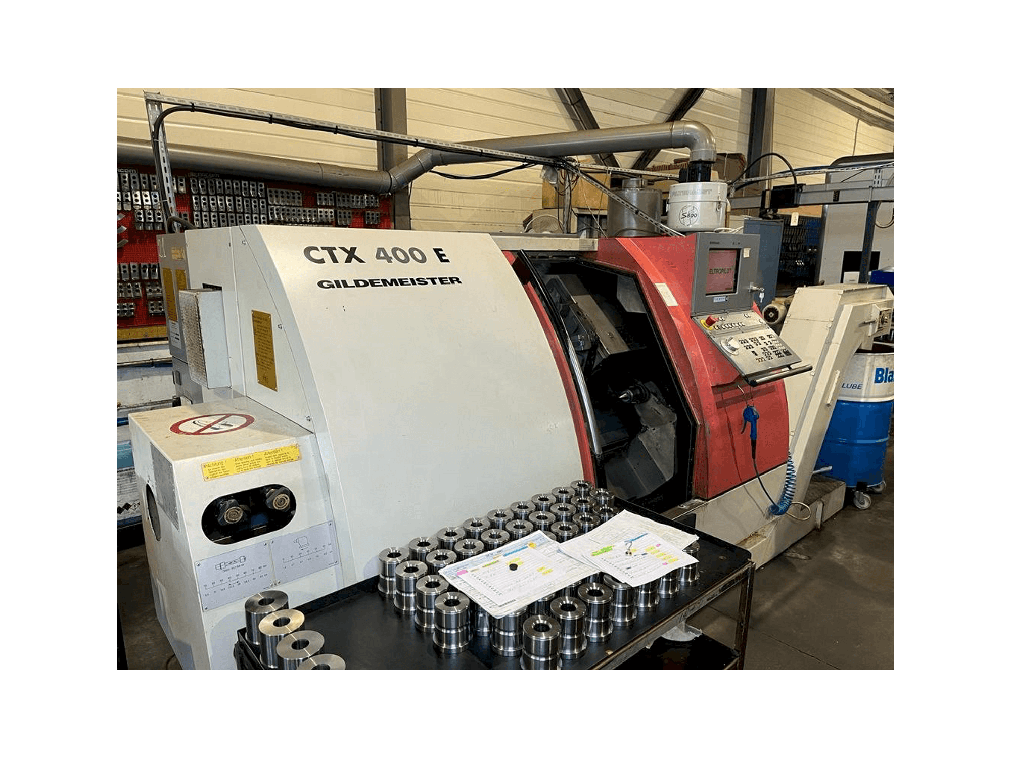 Vista Frontal da Gildemeister CTX 400 E máquina