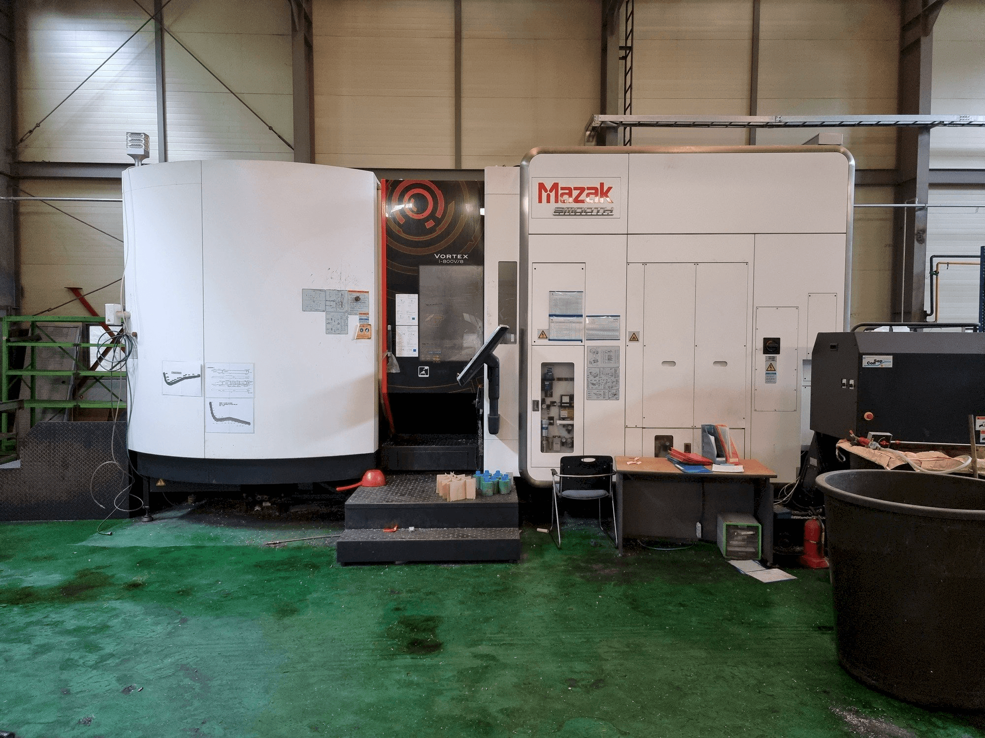 Vista Frontal da Mazak VORTEX i-800V/8 máquina