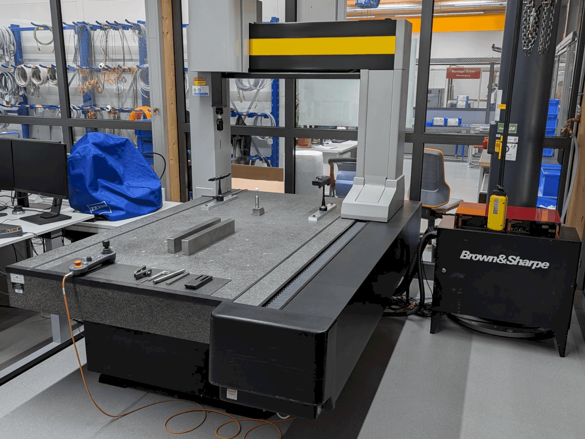 Vista Frontal da BROWN & SHARPE Chameleon máquina