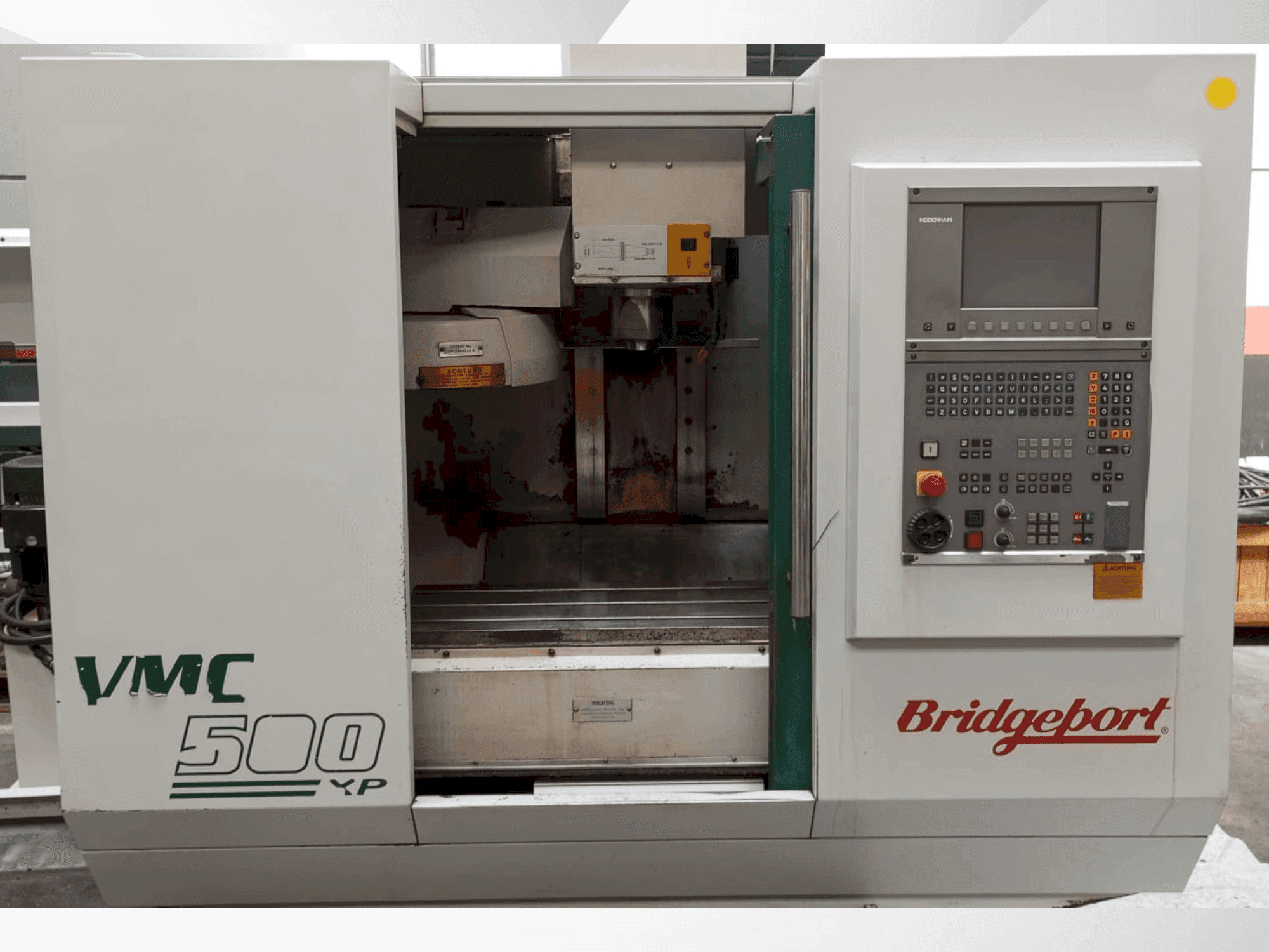 Vista Frontal da Bridgeport VMC 500 XP máquina