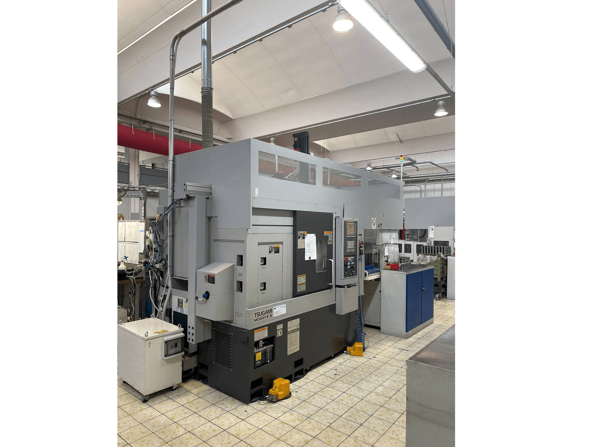 Vista Frontal da TSUGAMI M08SYE-II máquina