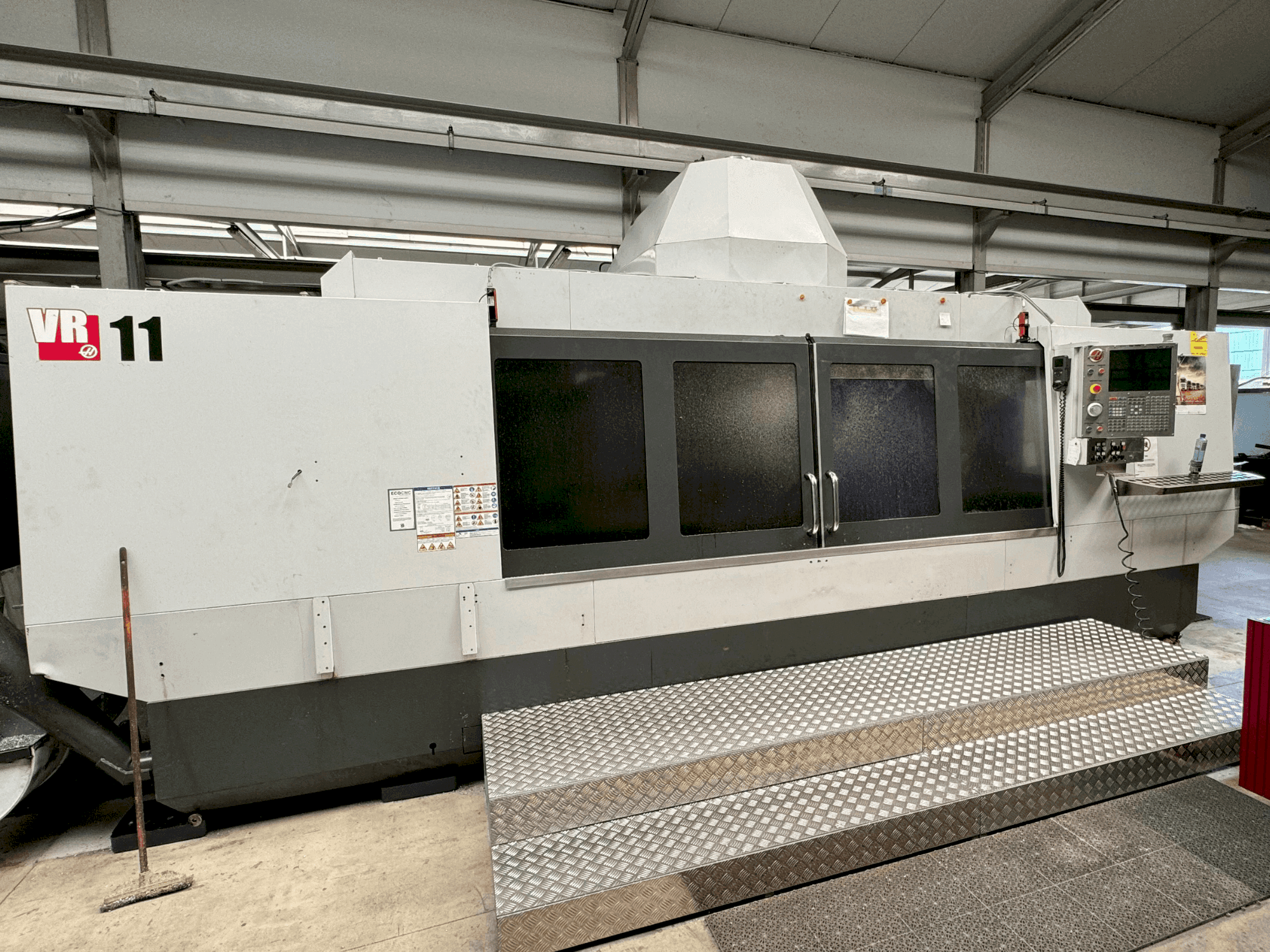 Vista Frontal da HAAS VR-11 máquina